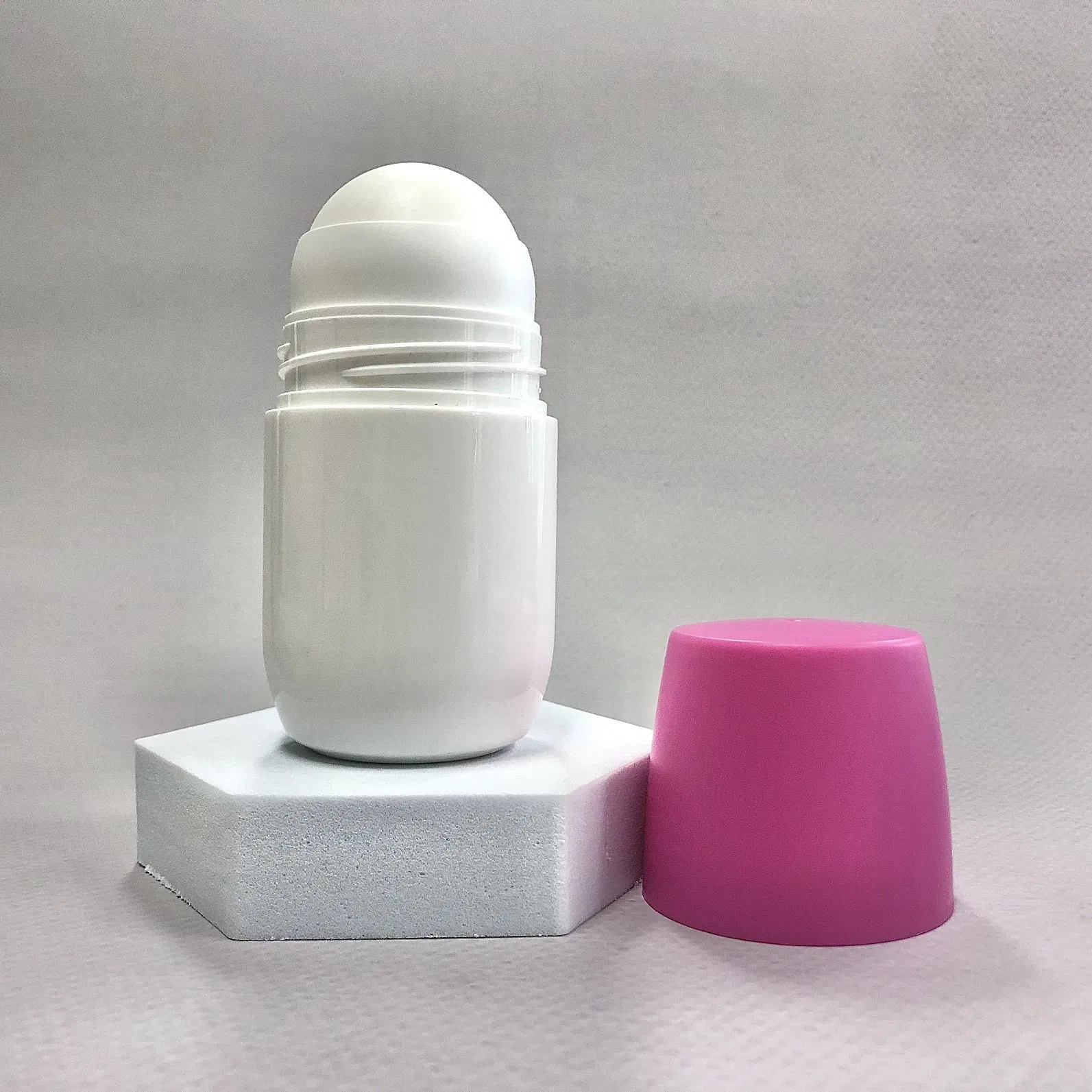 30ml 60ml Pink Cap White Body Cosmetic PP Packaging Bottle Deodorant Perfume Essential Oil Plastic Roll on Bottle