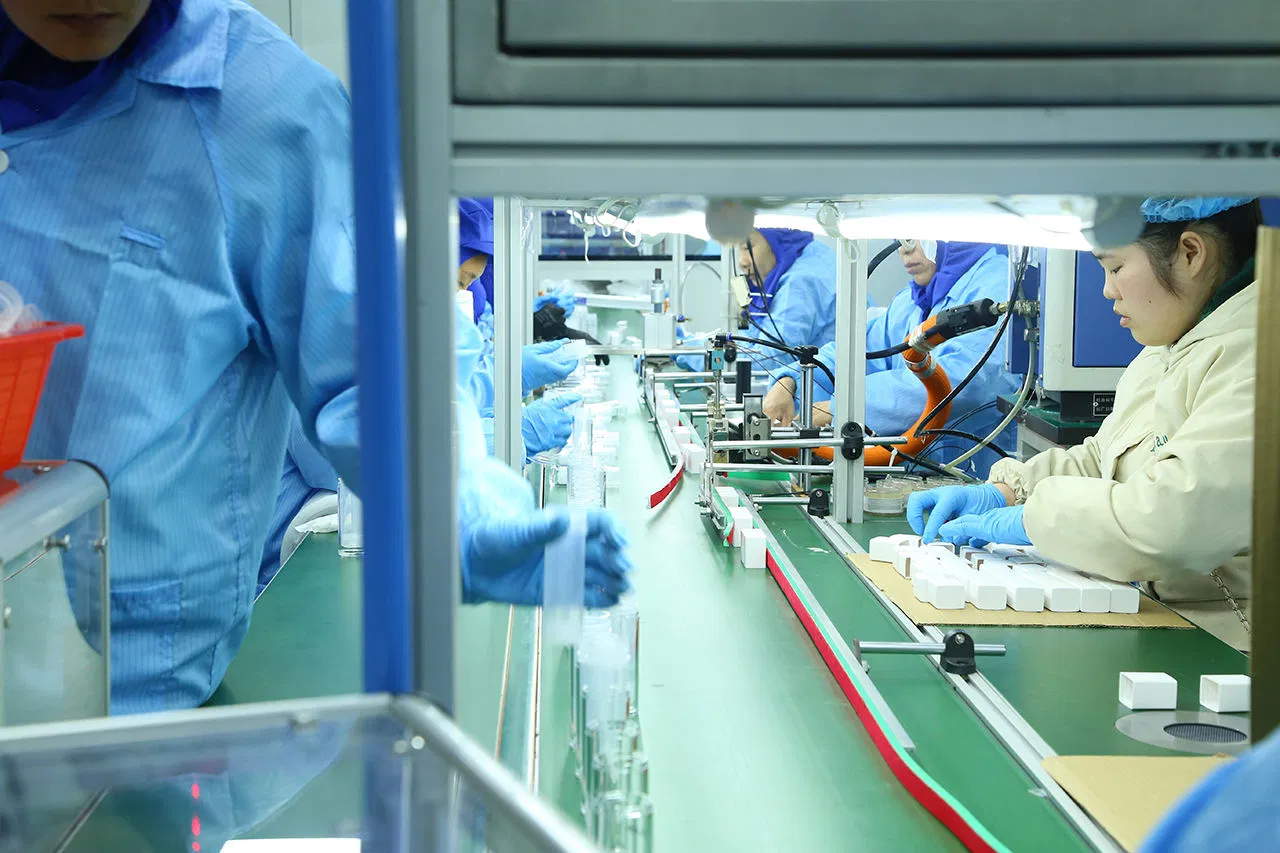 Newly Design 30ml Squeeze Cosmetic Packaging Sunscreen Bottle with Sample Freely