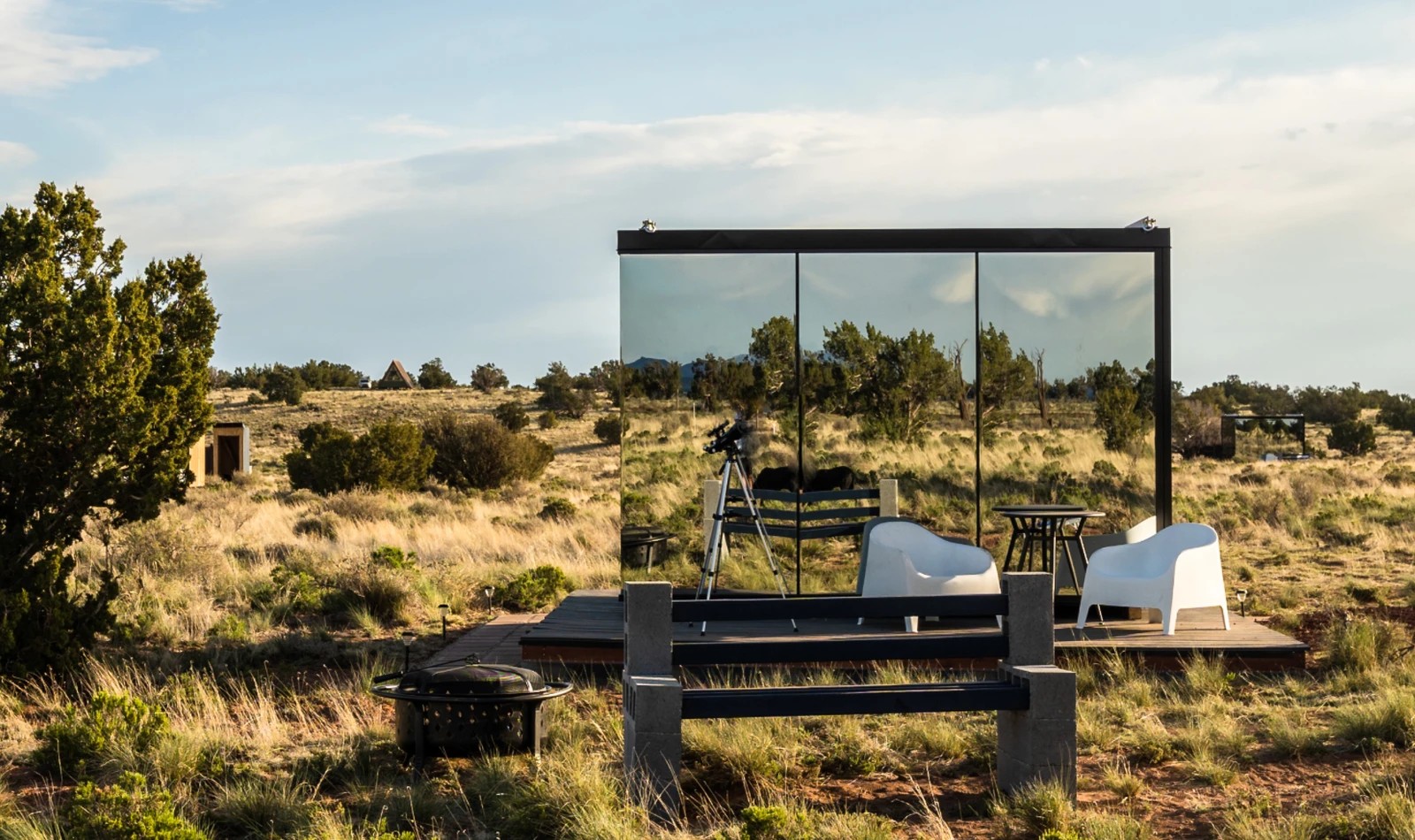Mirror Sky Luxury Modular Container Home With Full Sight Glass Wall, Integrated Interior Outdoor Deck For Scenic Resort Glamping