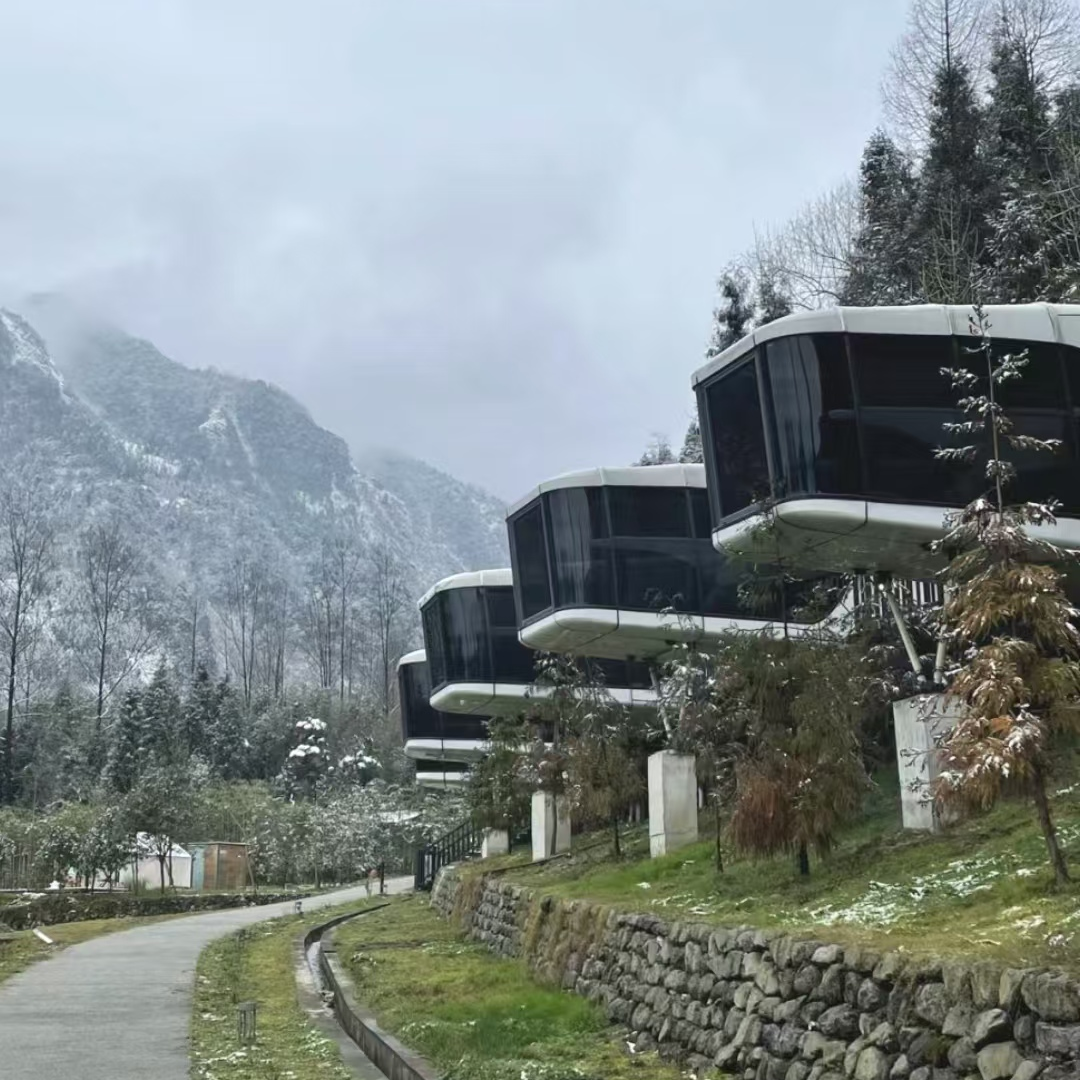 Luxury Space Capsule Villa Modern Modular Home Waterproof With Panoramic Skylight for Premium Resort and Private Camp Use
