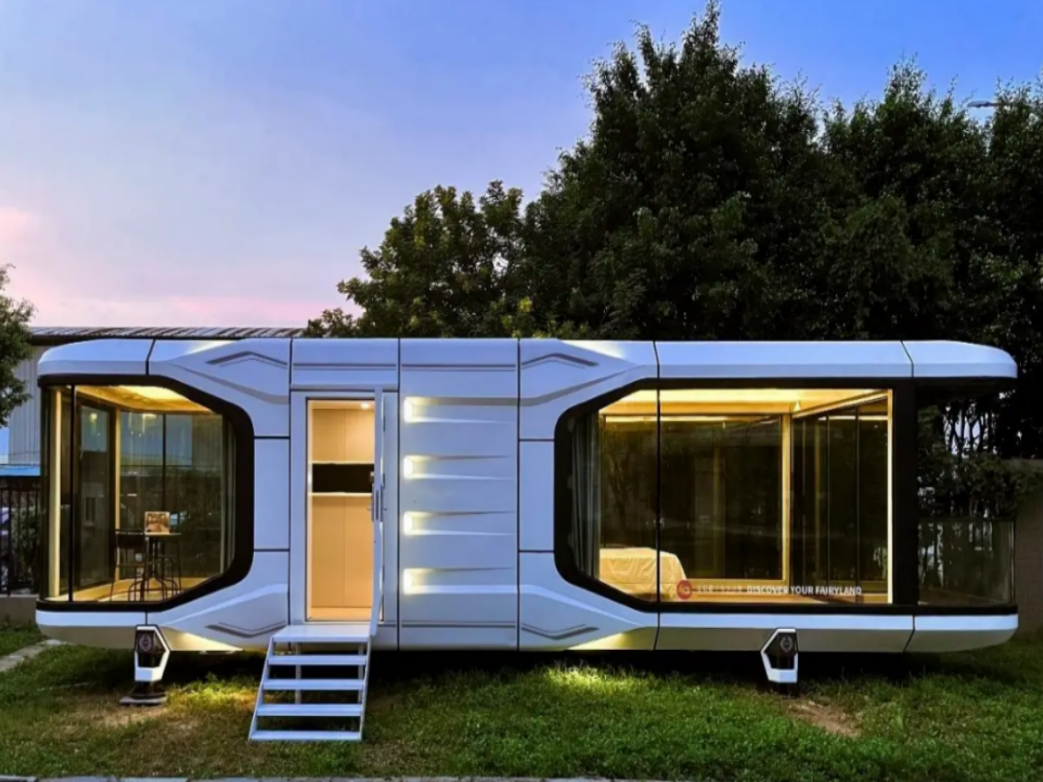 Luxury Space Capsule Villa Modern Modular Home Waterproof With Panoramic Skylight for Premium Resort and Private Camp Use
