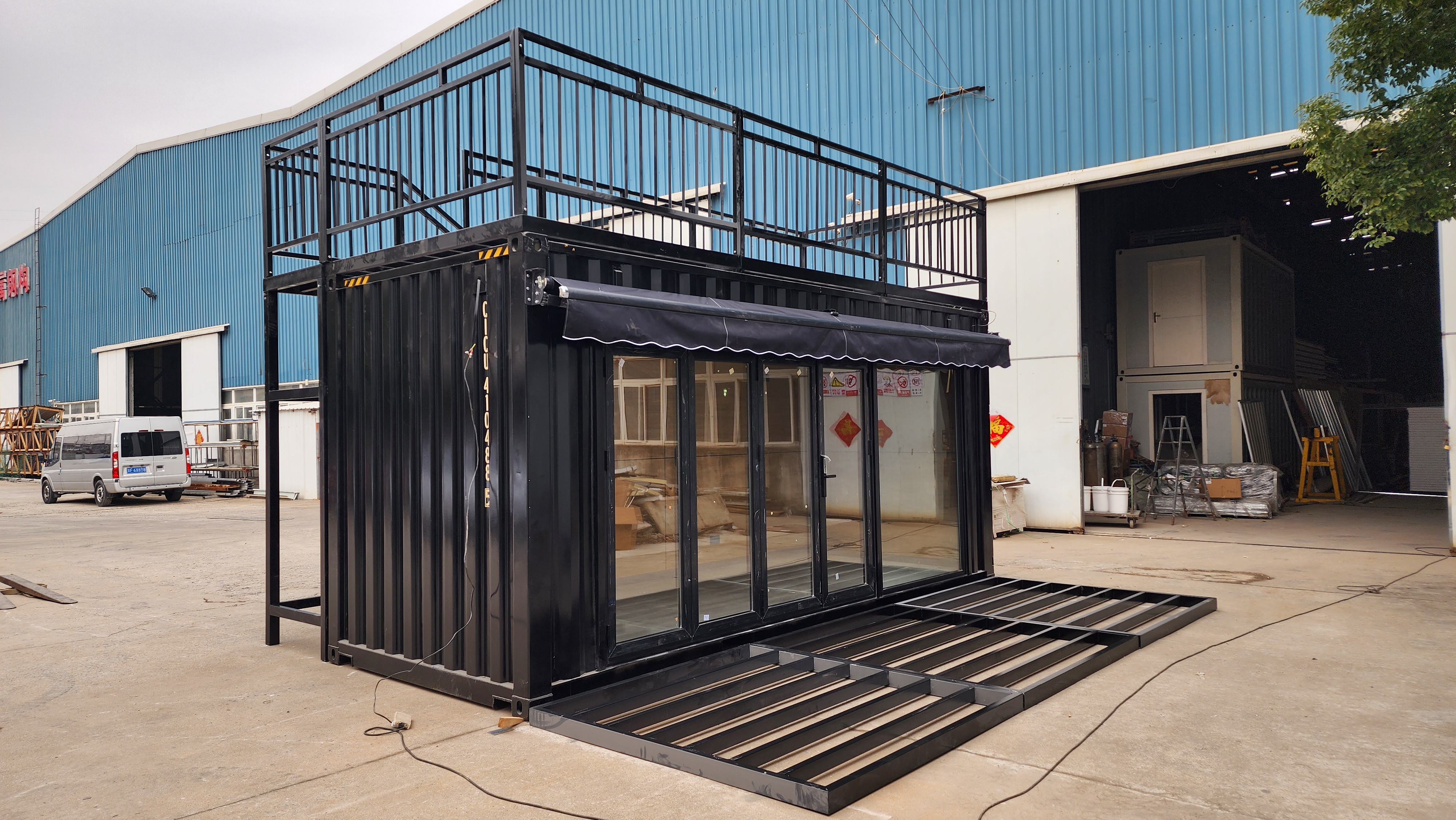 Fashionable movable shipping container bungalow house