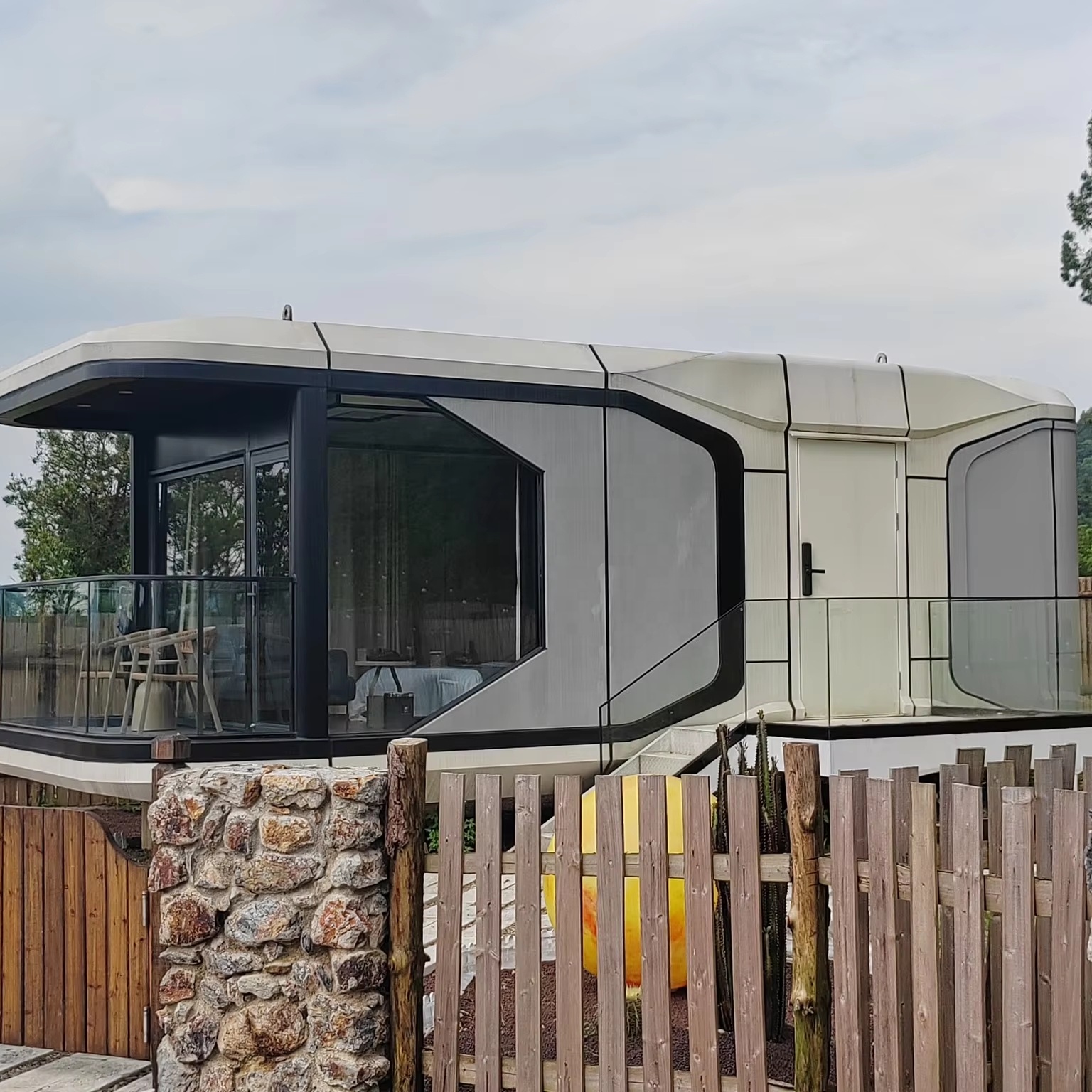 China Factory Modular Luxury Prefab Steel Smart Tiny Space Capsule Home Prefabricated Capsule Room Hotel Capsule House Outdo