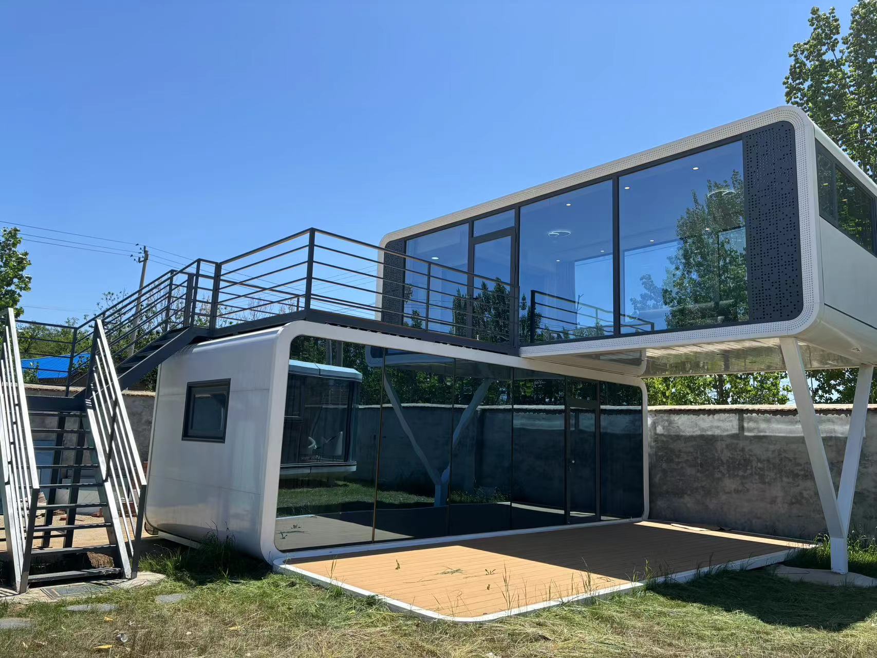 Modern Apple Cabin Layout