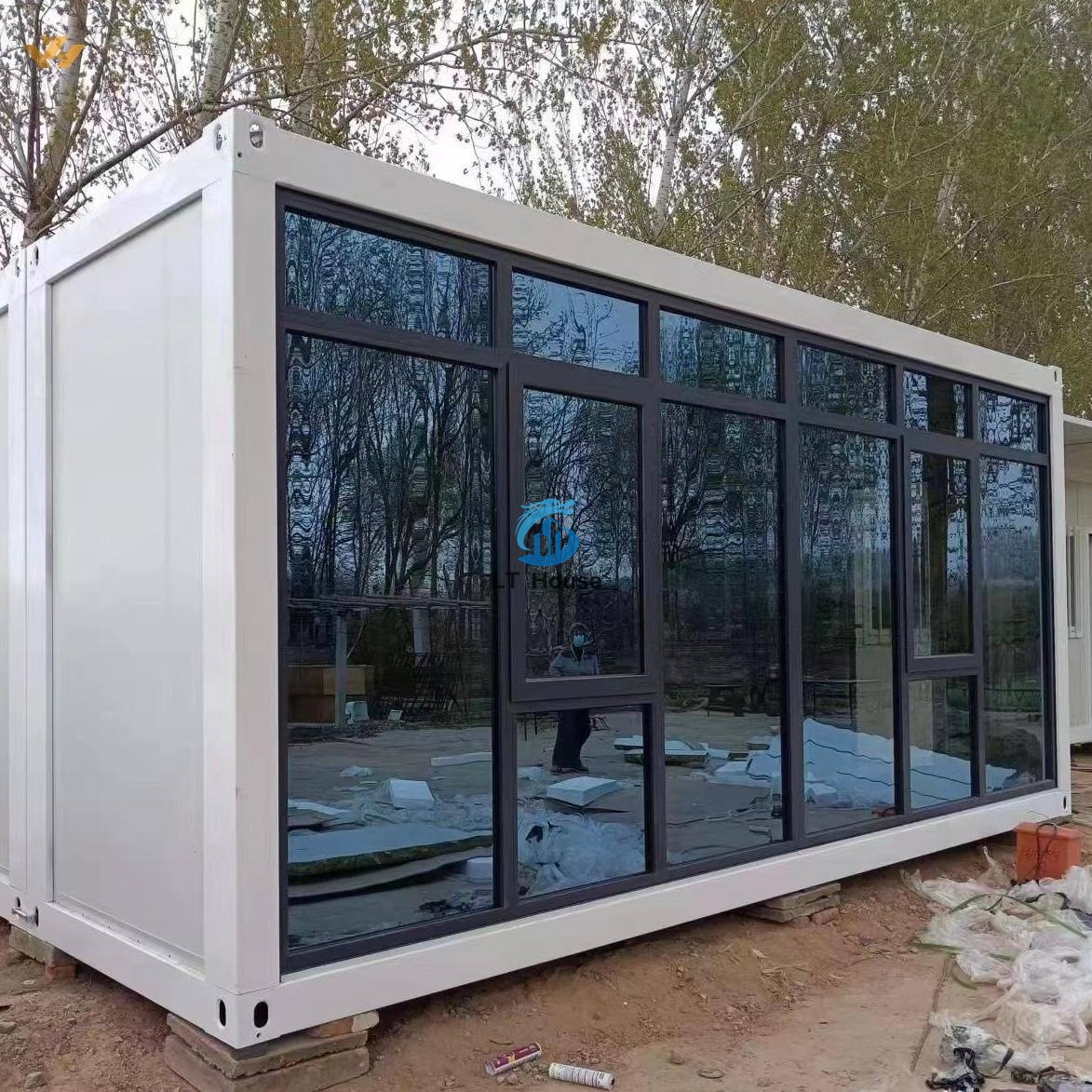 20FT Luxury Premium Turnkey Modular Smart Cool Farmhouse Design Container House Sandwich Panel Kitchen Mall Use More 5 Years