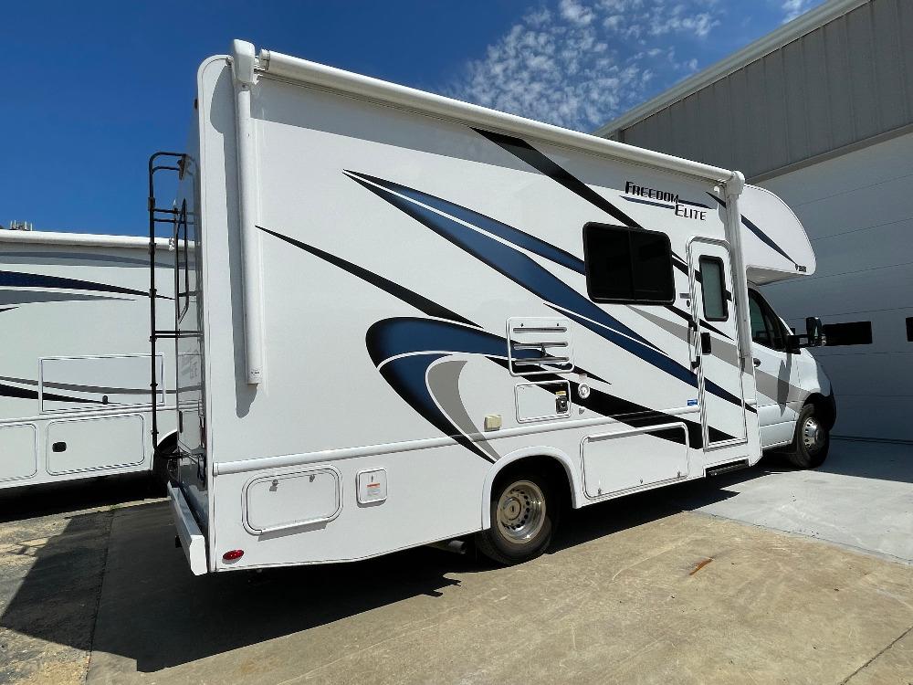 High Quality Luxury RV Motorhome Fully Equipped Camper Van Mobile Home with Kitchen Bathroom Solar System Off Grid Travel RV Pro