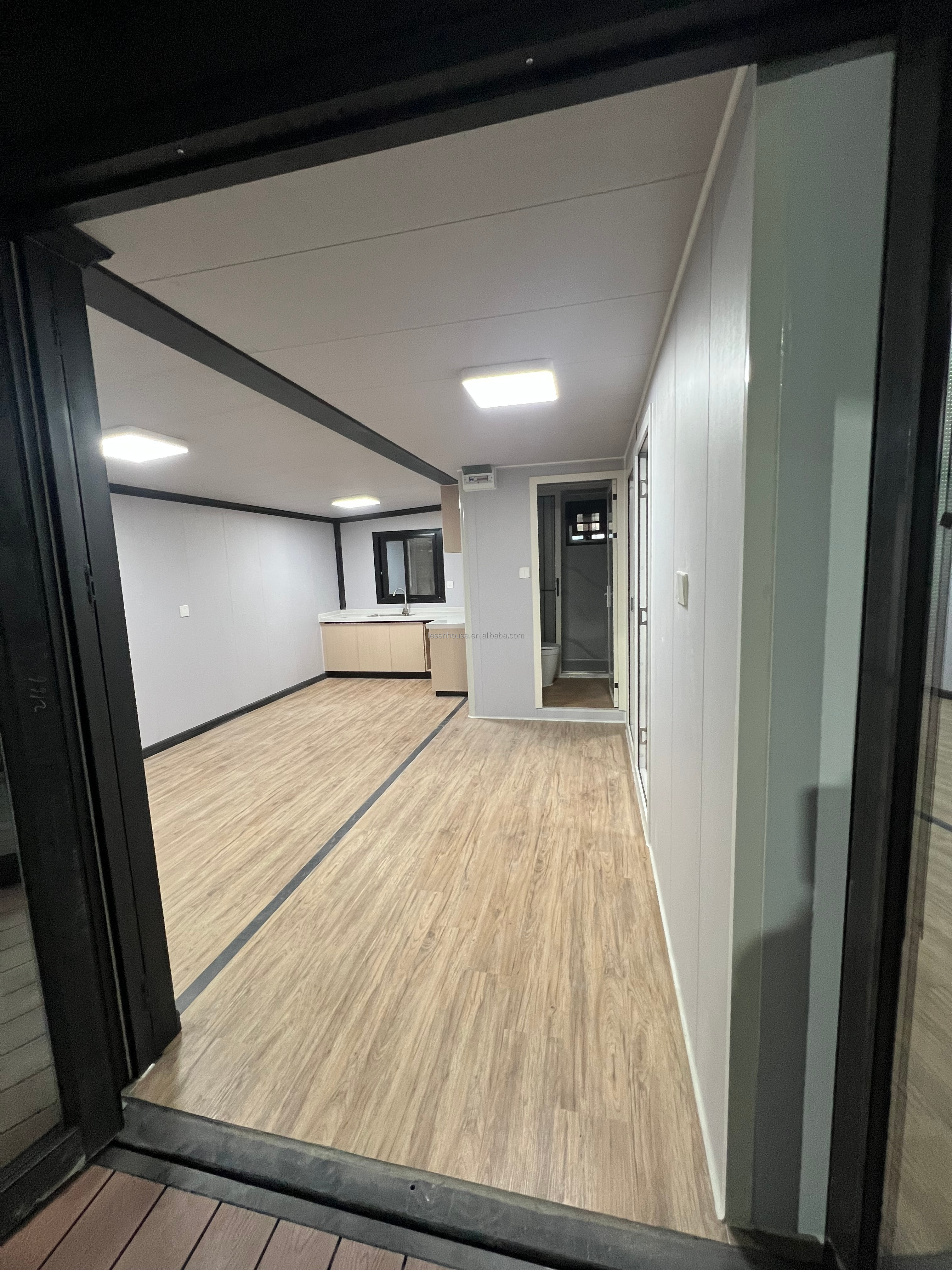 Luxury Expandable Steel Container House Eco Home Modular Villa Bathroom Modern Living Room Bedroom Apartment Office Building