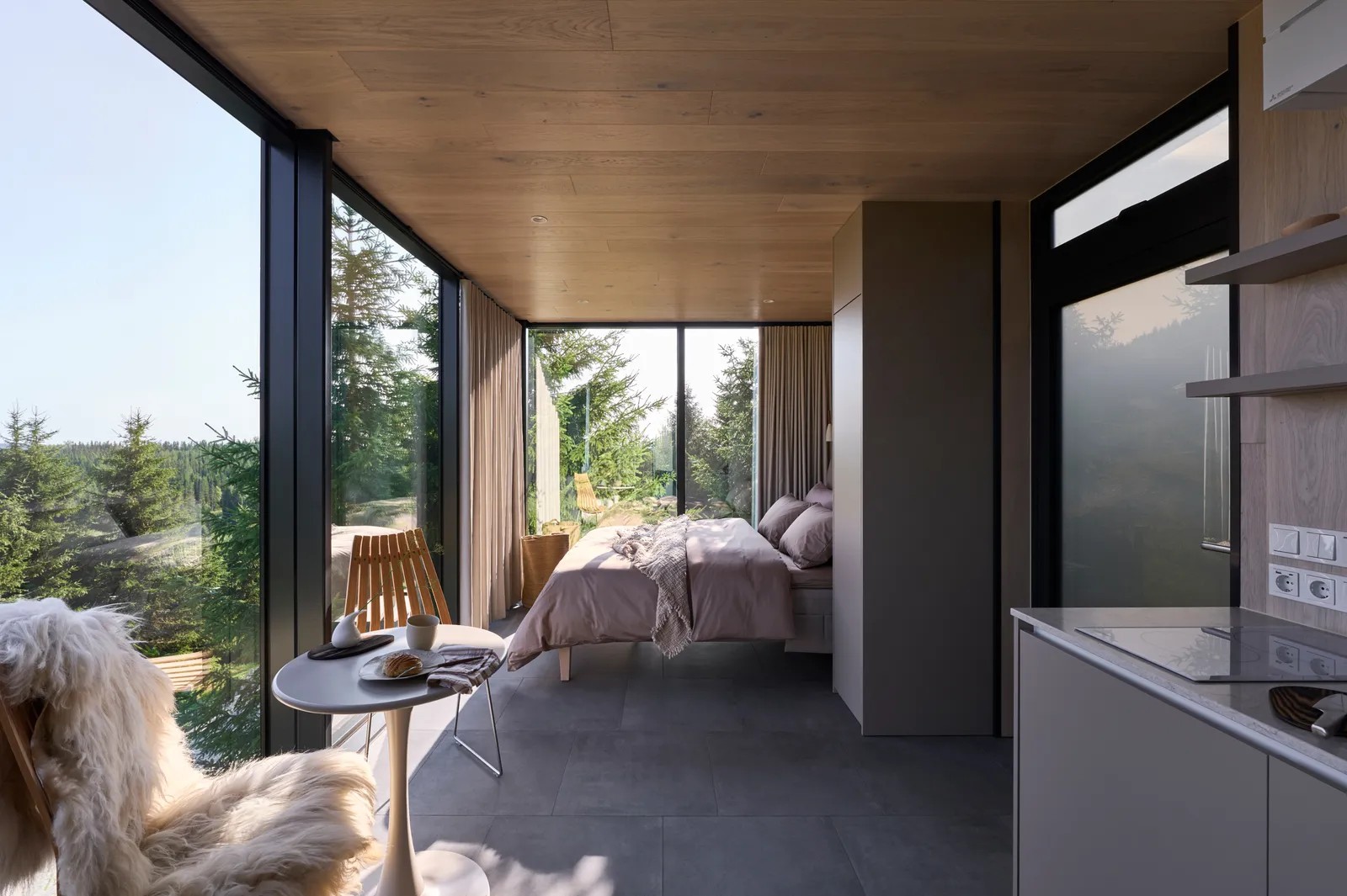 Mirror Sky Luxury Modular Container Home With Full Sight Glass Wall, Integrated Interior Outdoor Deck For Scenic Resort Glamping