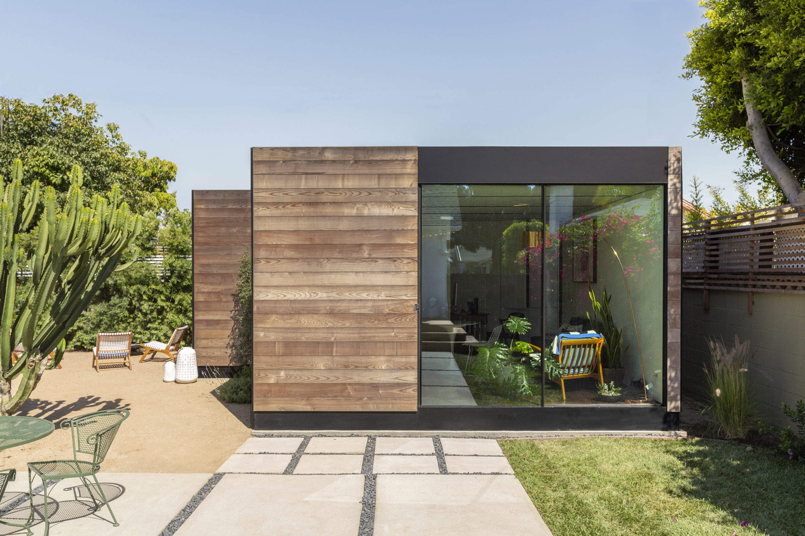 Factory Direct Supply Cheap 4 Bedroom Hurricane Proof Prefabricated Prefab Modular Container House for Villa