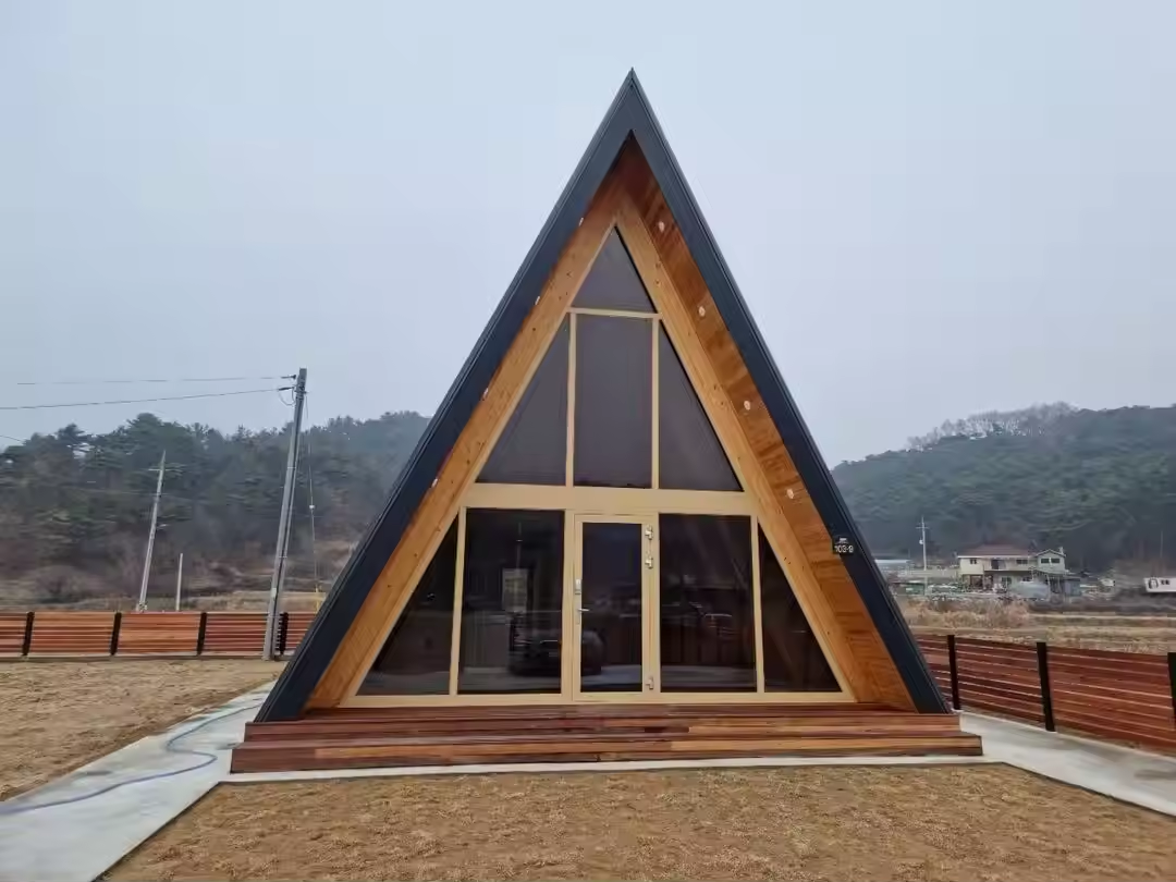 Luxury Triangle Light Steel Frame Tiny Home A-Frame House For Living Villa Homes Airbnb Casa Prefabricada