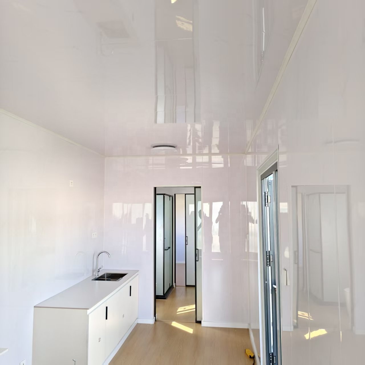 Customizable Luxury 2-Story 20FT 40ft Shipping Container House Modern Prefab Tiny Home Kitchen Foldable Steel Villas