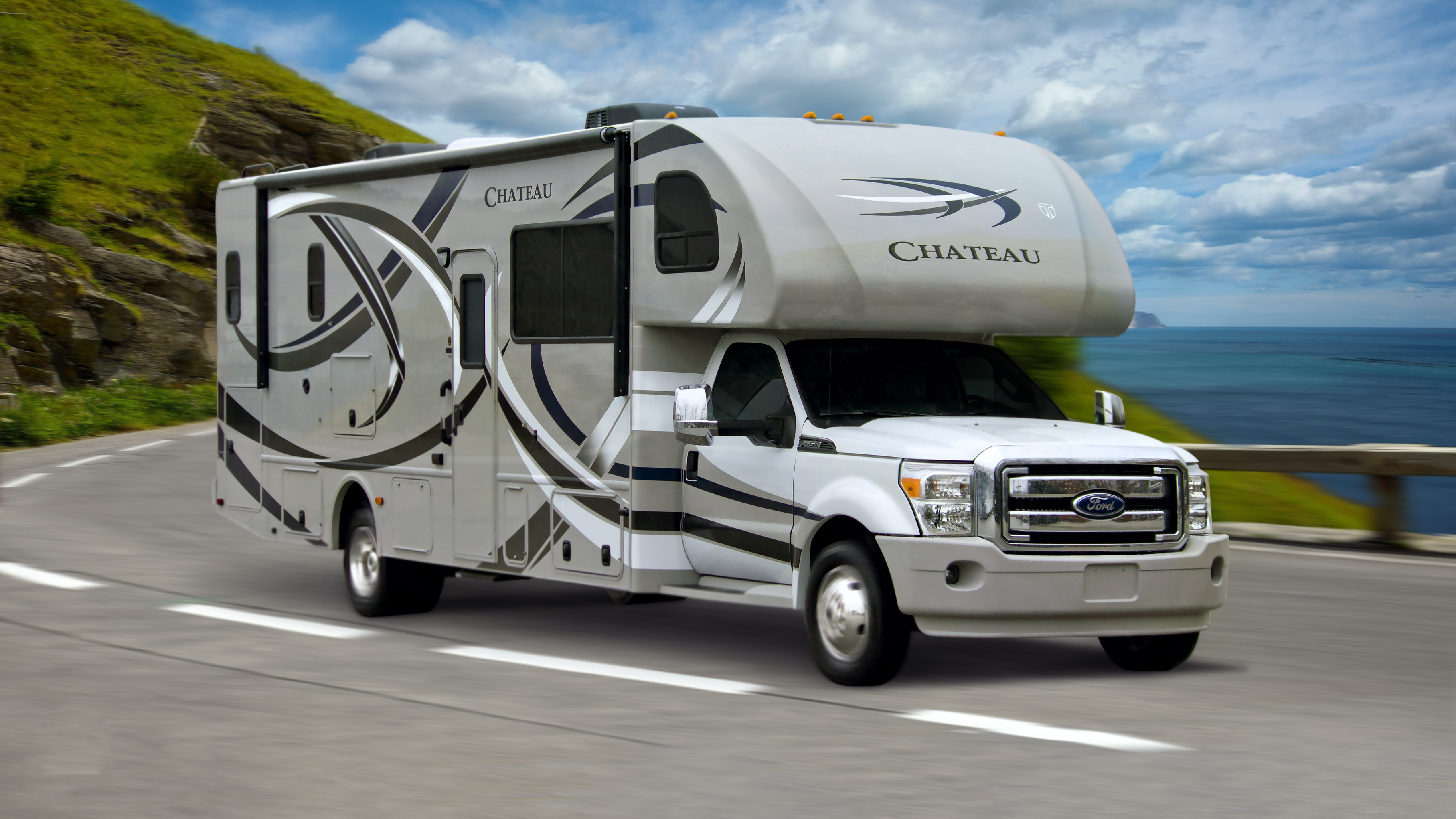 High Quality Luxury RV Motorhome Fully Equipped Camper Van Mobile Home with Kitchen Bathroom Solar System Off Grid Travel RV Pro