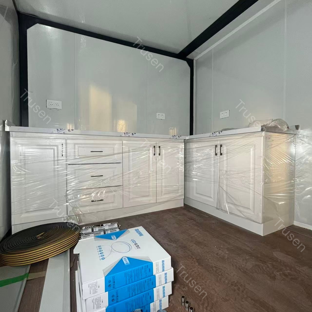 Small Luxury China Supplier Standard 20ft Galvanized Steel Frame Integrated Apartment Casa Modular With Toilet Bathroom Kitchen
