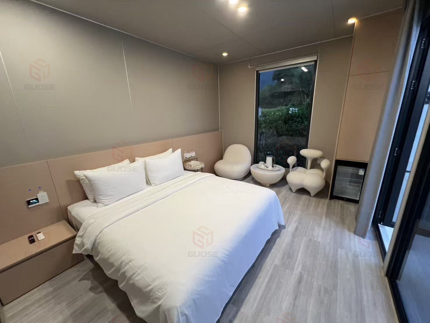 Tech Integrated Smart Capsule House Modern Pod Home with IoT Connectivity for Smart Hotel and Digital Living
