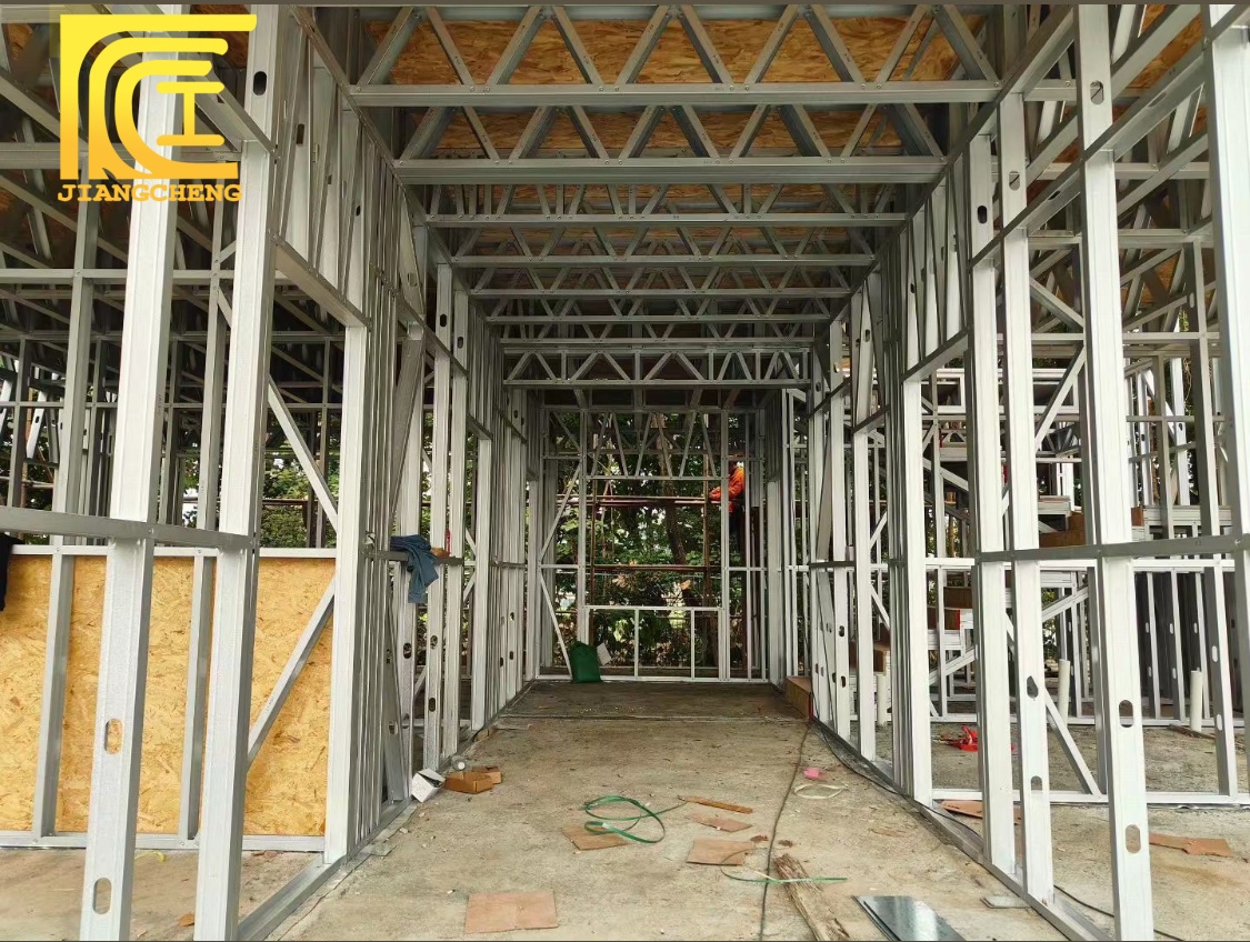Factory Direct Sale Prefabricated Luxury Villa Heavy Steel Prefab Villa With 3 Bedroom