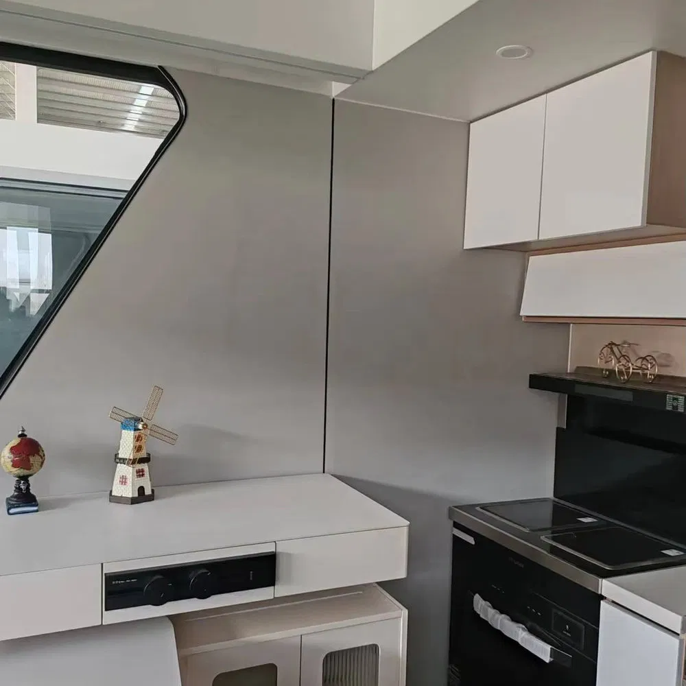 Excellent Natural Lighting Prefabricated Modular Space Capsule House for Resorts
