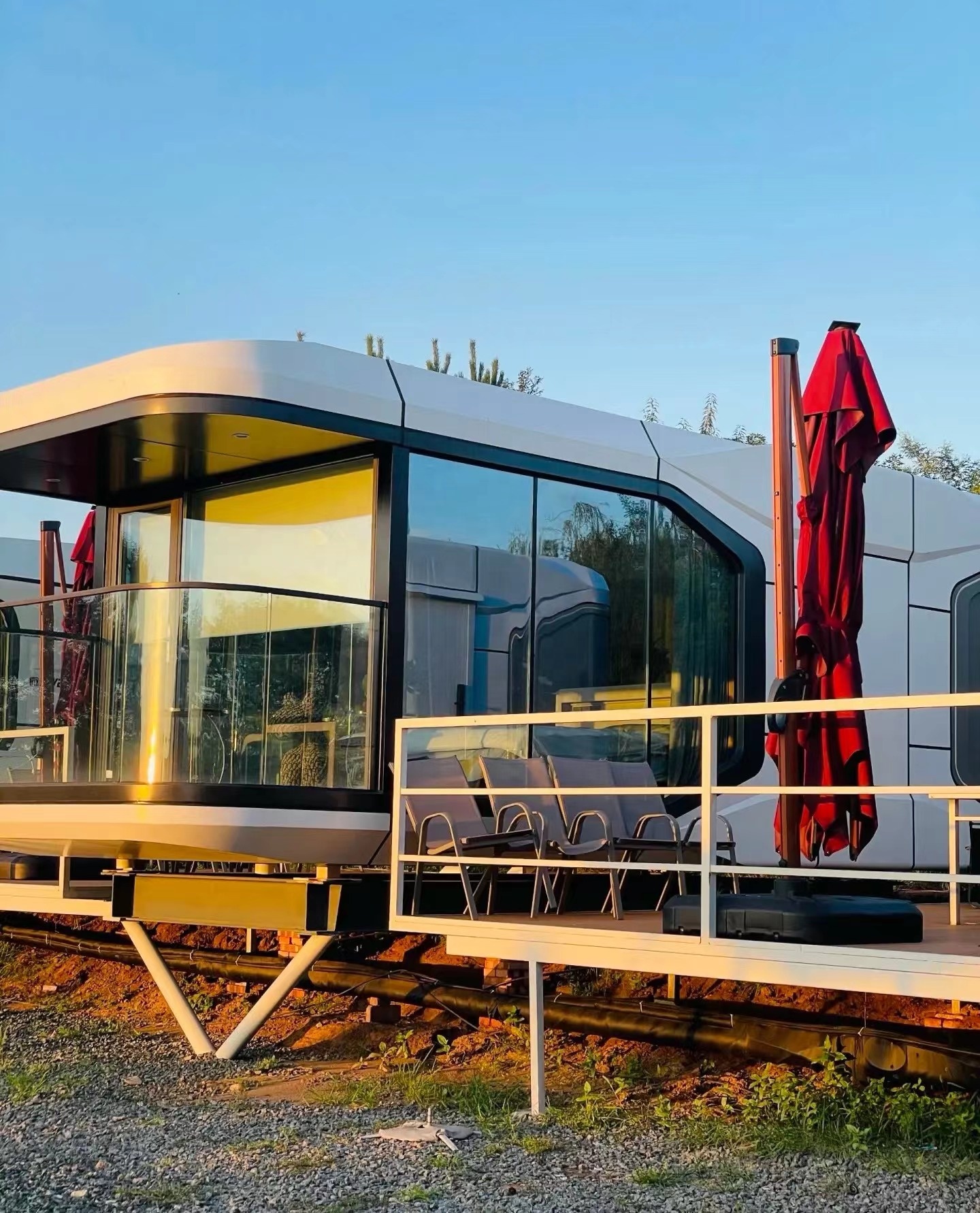 China Factory Modular Luxury Prefab Steel Smart Tiny Space Capsule Home Prefabricated Capsule Room Hotel Capsule House Outdo