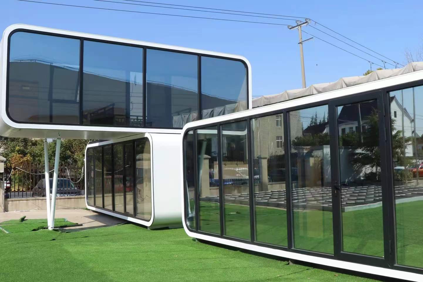 China Supplier's Smart Home System Prefab Modular House Customizable Living Container Home Apple Cabin Interior Mobile Resort