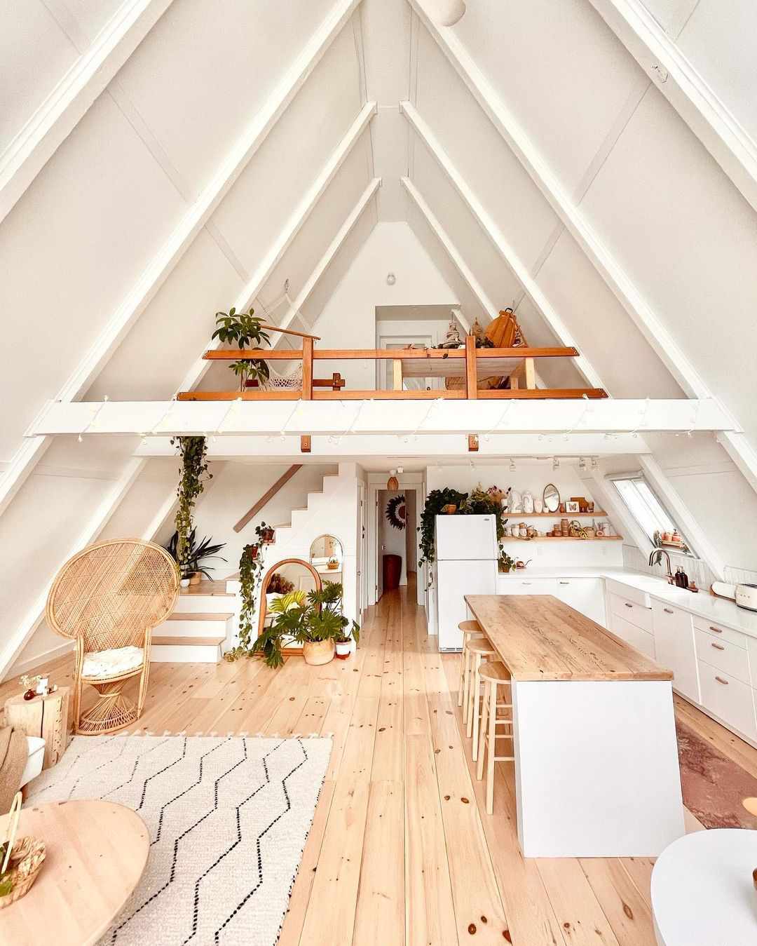 Luxury Triangle Light Steel Frame Tiny Home A-Frame House For Living Villa Homes Airbnb Casa Prefabricada