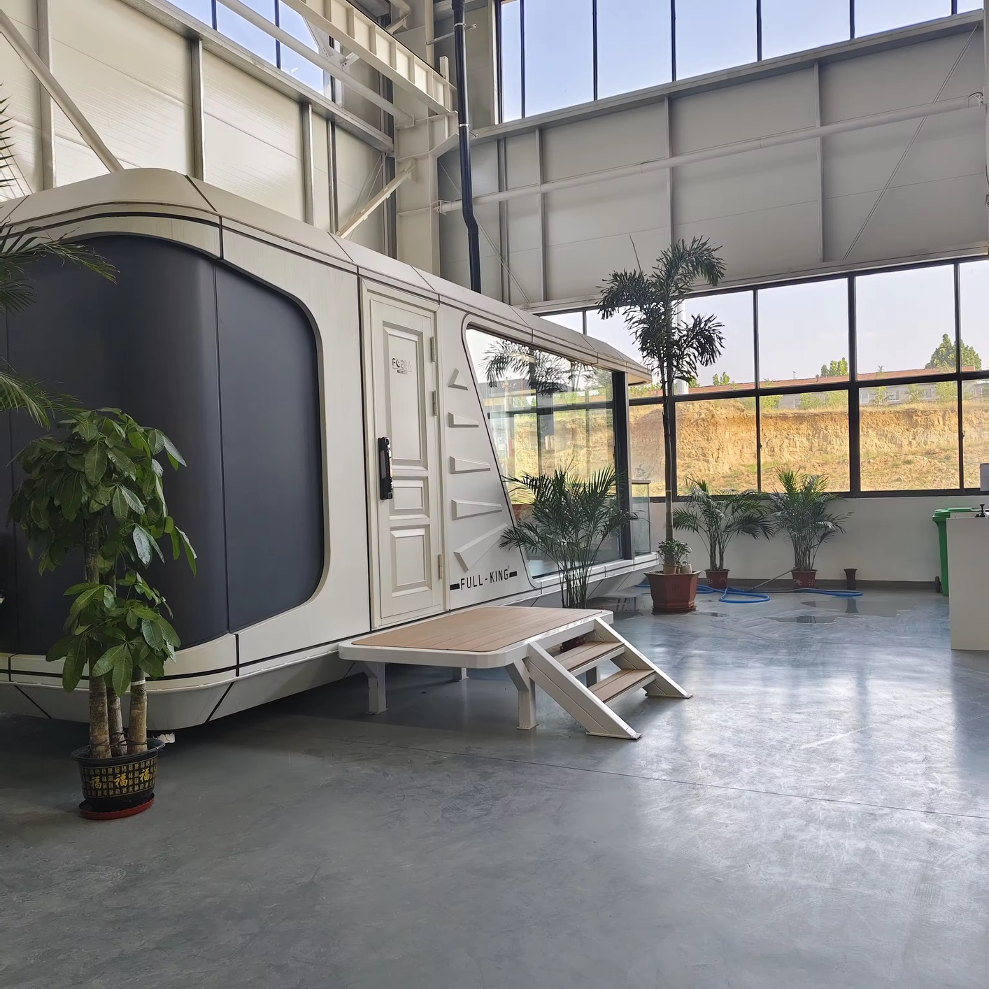High-end Modern Light Steel Container Space Capsule Hotels Prefabricated For Tourism Vacation Scenic Spots Anti-Corrosion Villa
