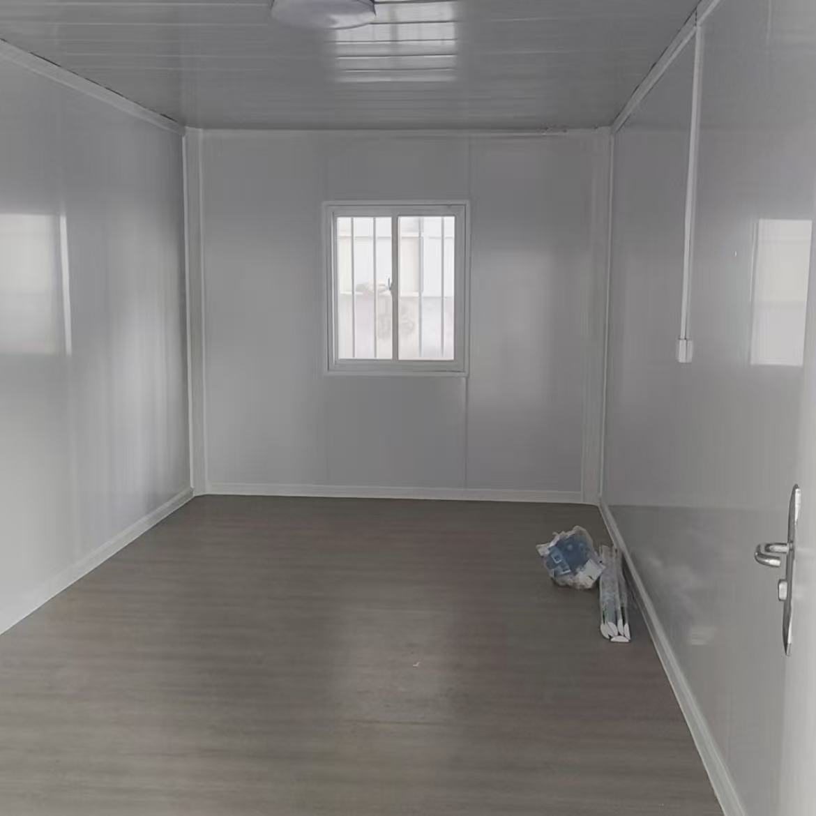Prefab Fast Assemble Sandwich Panel Container House Mobile Modular Home for Office Building Tourist Camp Vacation Rental Modern