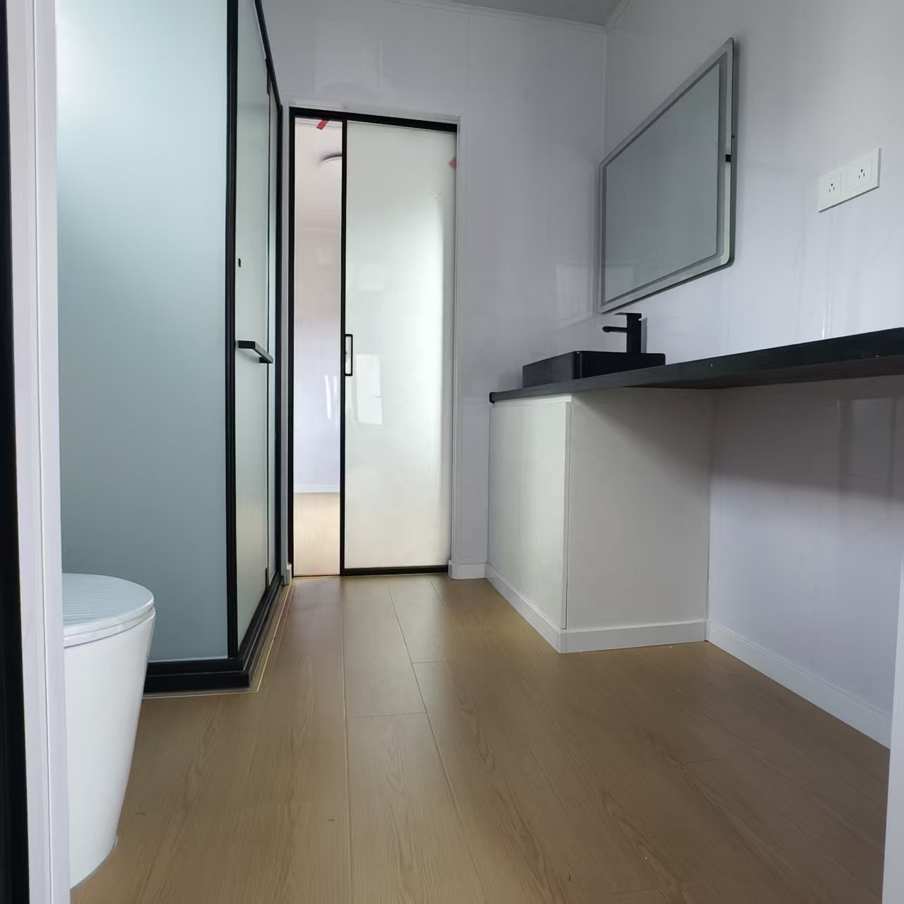 Customizable Luxury 2-Story 20FT 40ft Shipping Container House Modern Prefab Tiny Home Kitchen Foldable Steel Villas