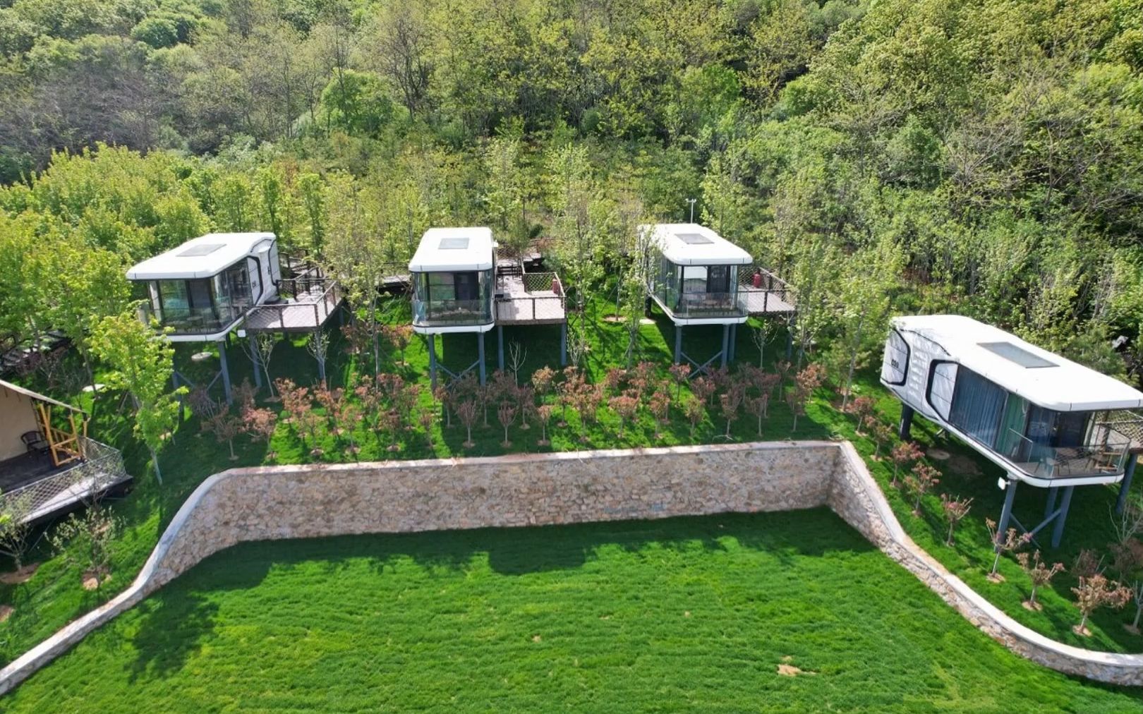 Three-story Eco-Friendly Luxury Container Villa Houses with Customizable Cafes &amp; Wine Rooms Mountain Farm Cabin