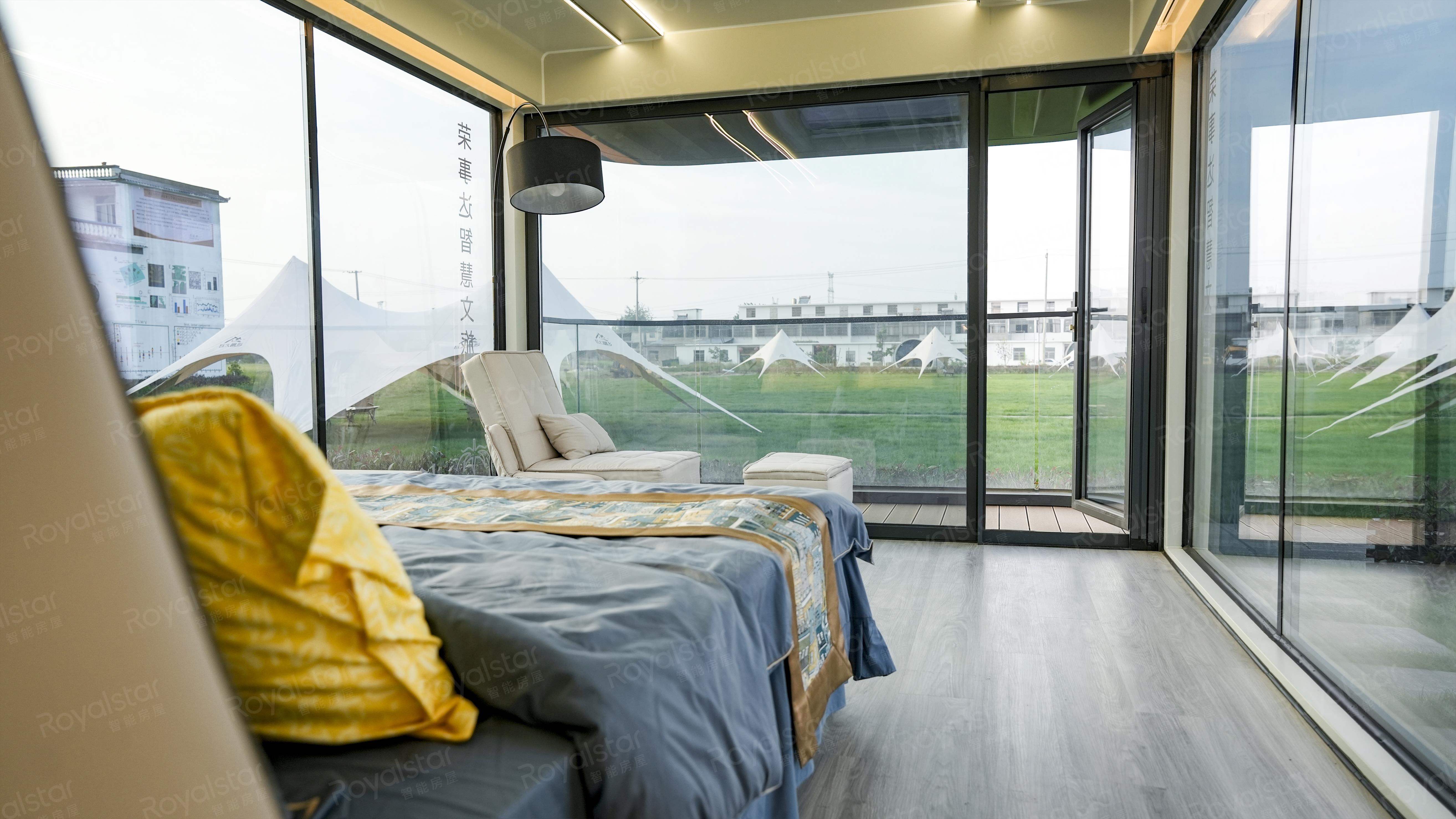 H40 Smart Home Modern Capsule House with Voice Control Solar Powered Prefab Modular Cabin for Warehouse Mall &amp; Park Applications
