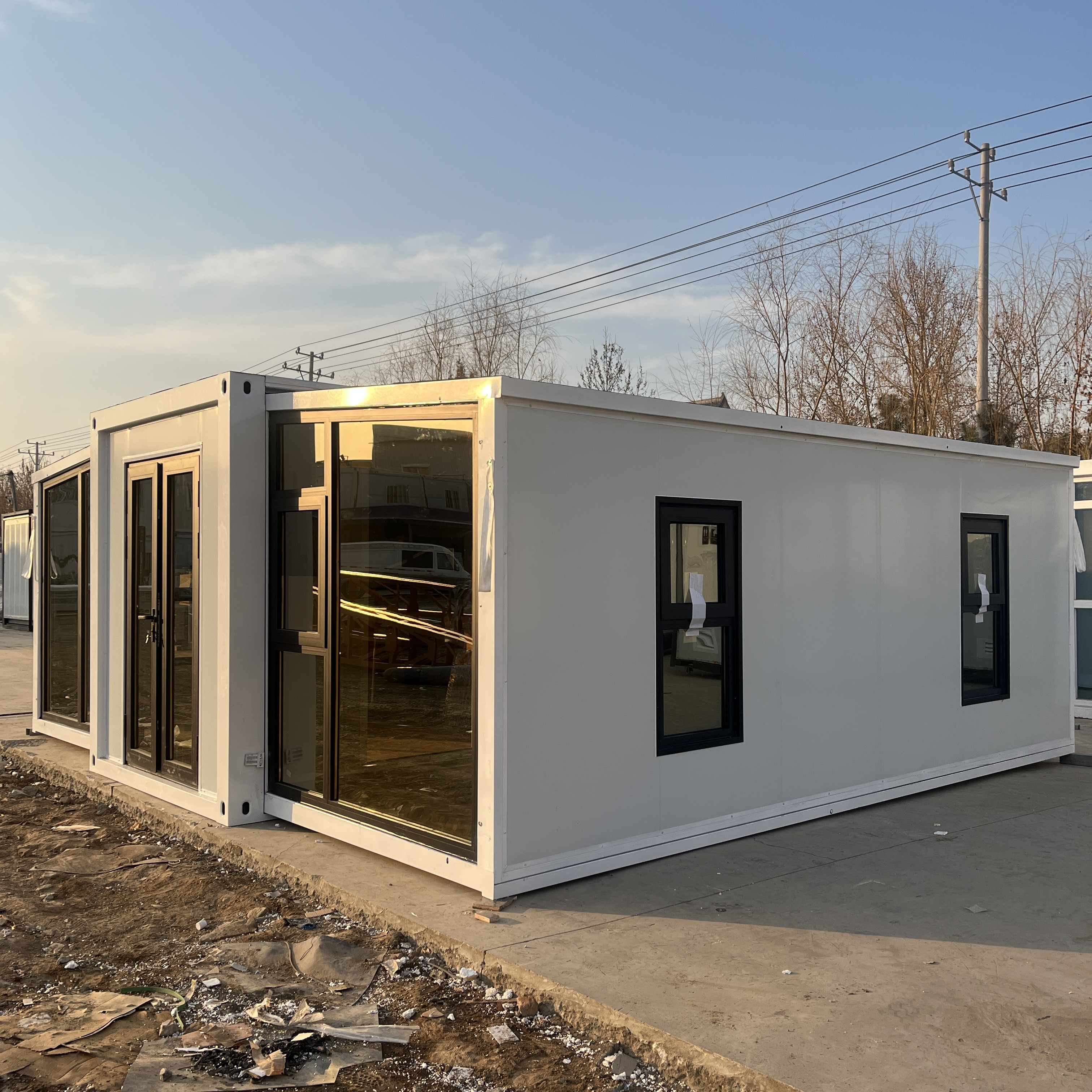 Luxury 40ft 30ft 20ft Expandable Container House with Black Bathroom and Living Room Foldable Prefab Design for Home Use