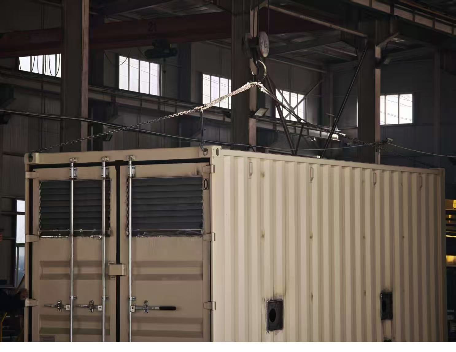 40 Feet Luxury Prefabricated Steel Modified Shipping Container House Two Three Four Bedrooms Foldable Breathable For Hotel Use