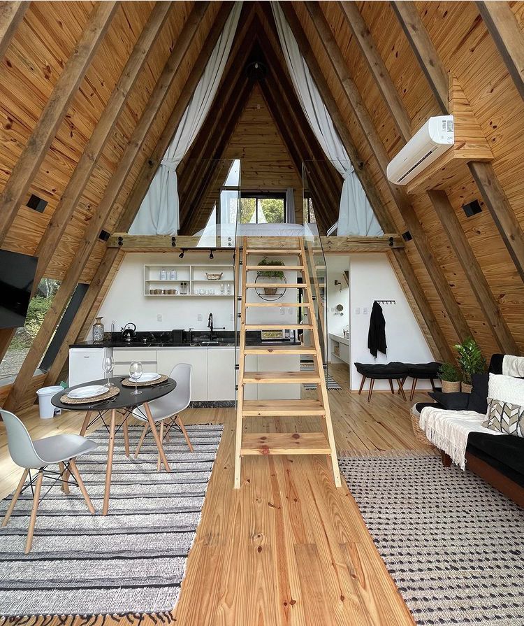 High Strength Luxury A-Frame Cabin Energy Efficient Low Rise Modular Villa Durable Weather Resistant Structure Prefab House