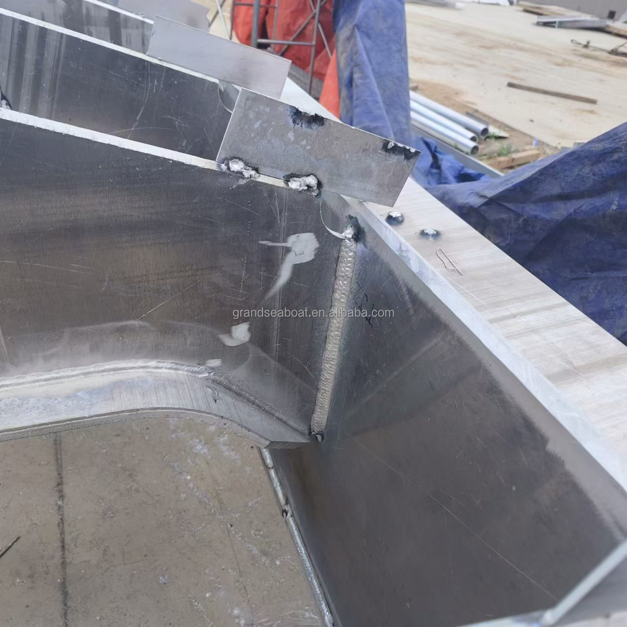 Cutting aluminum plates