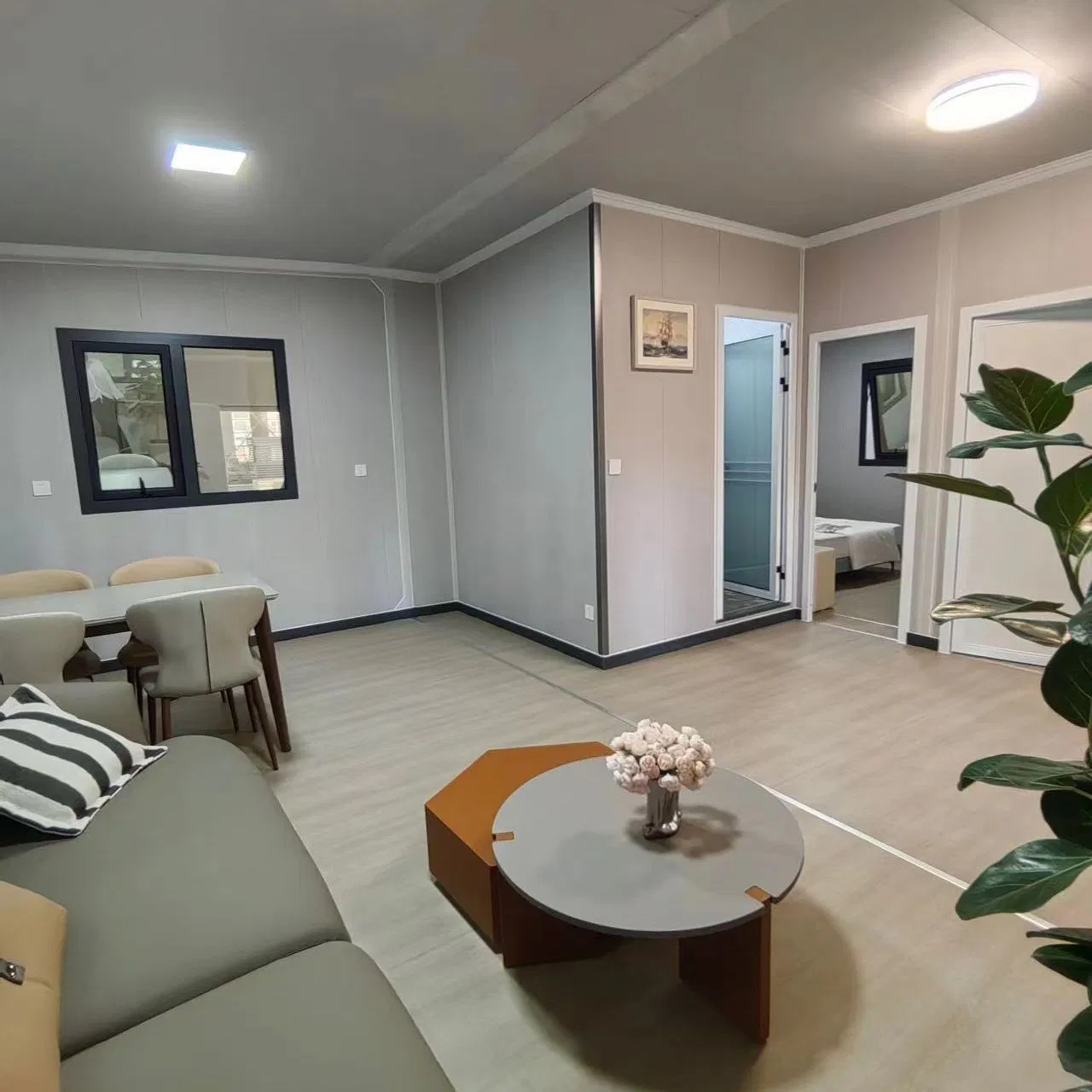 Modular 20FT/40FT Expandable Container Home for Temporary or Permanent Living Needs