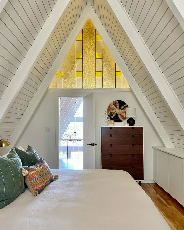 Luxury 2 Bedroom Prefab House Triangle House Prefabricated Wooden House