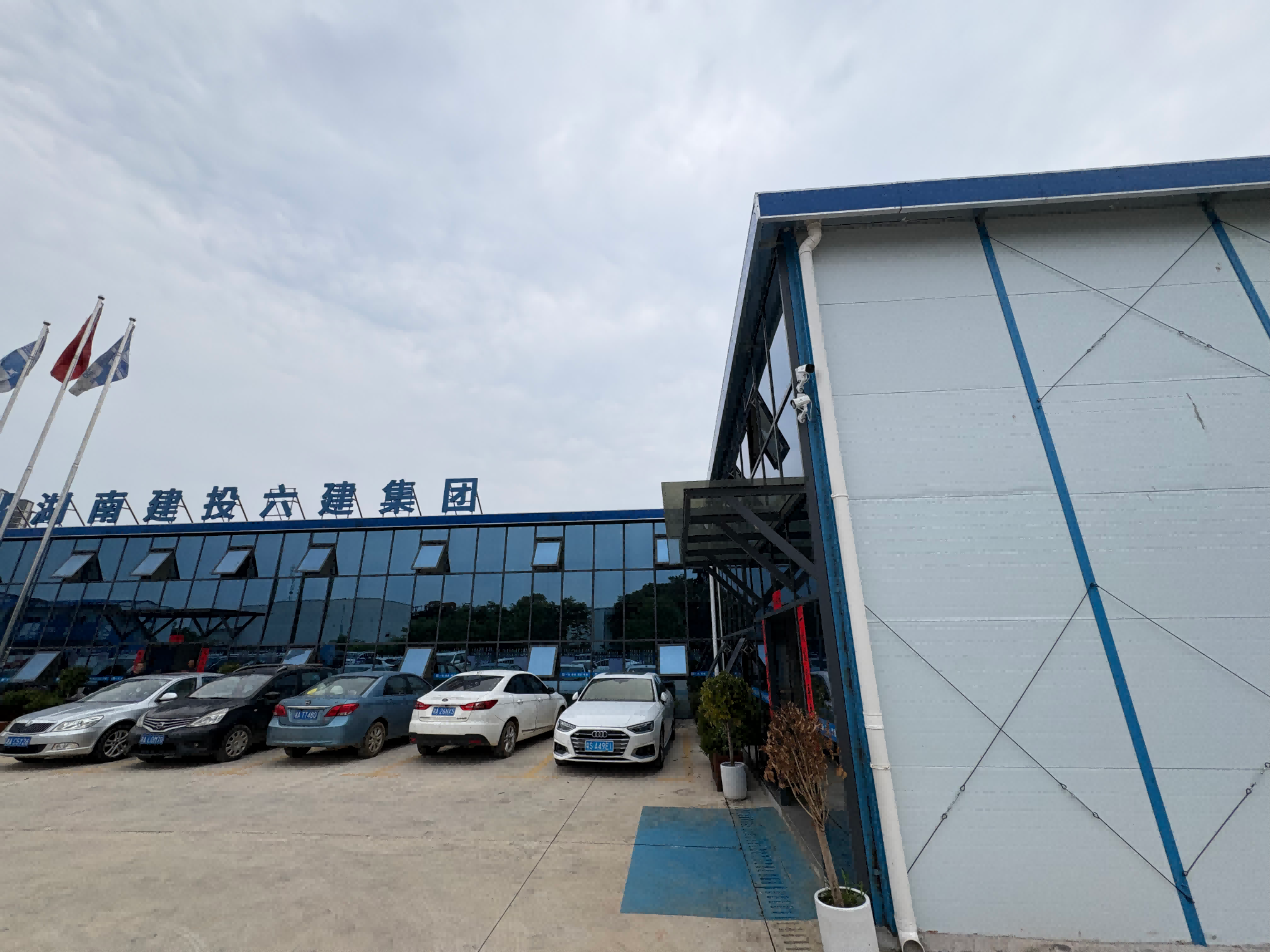 Modern Prefabricated K-Style House with Glass Curtain Wall Facade Luxury Modular Office Building with Turnkey Project Service