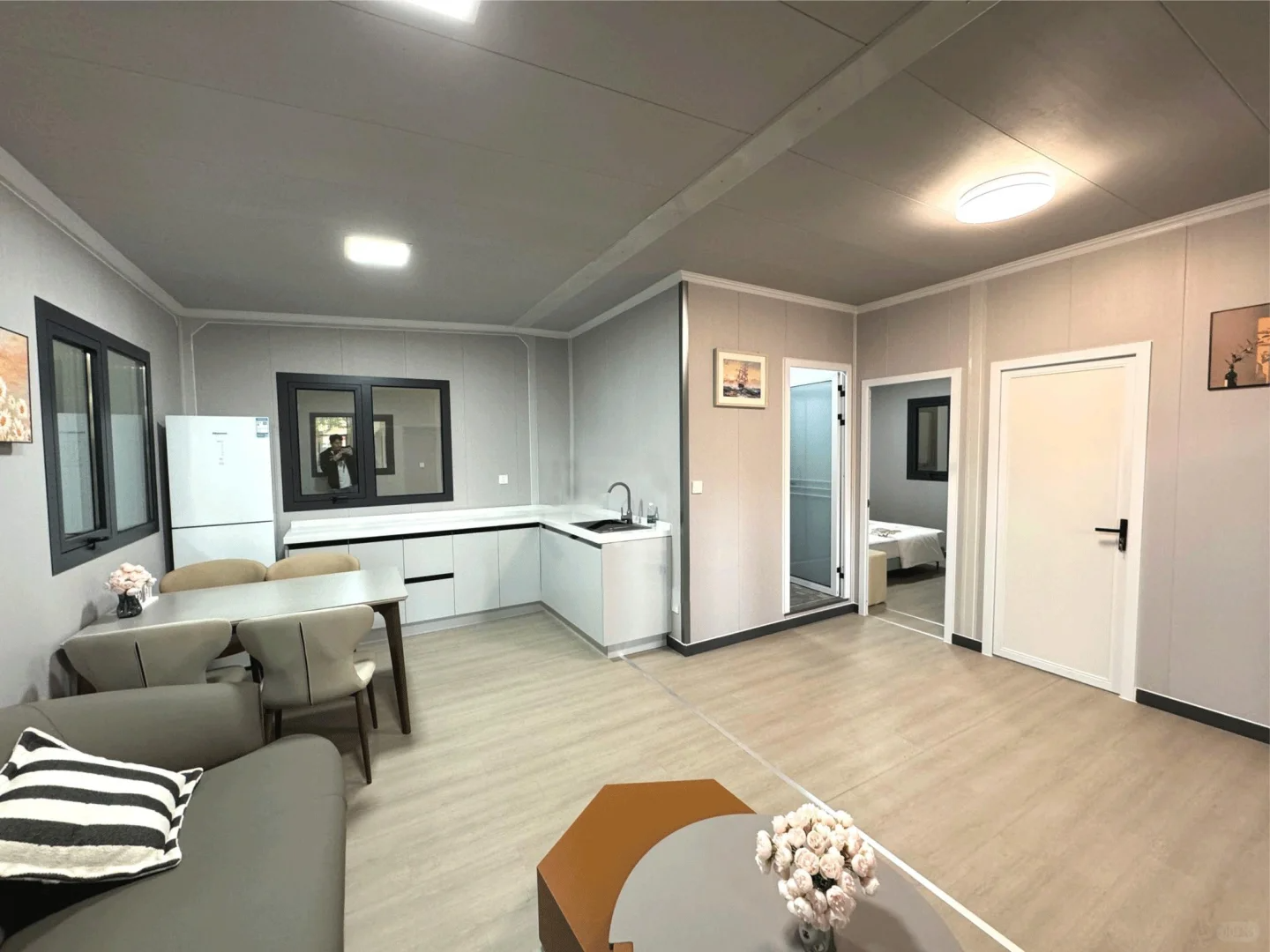High Quality Finish Steel Luxury Prefab Modular Building for Premium Residential Use Expandable Container House Villa Dining