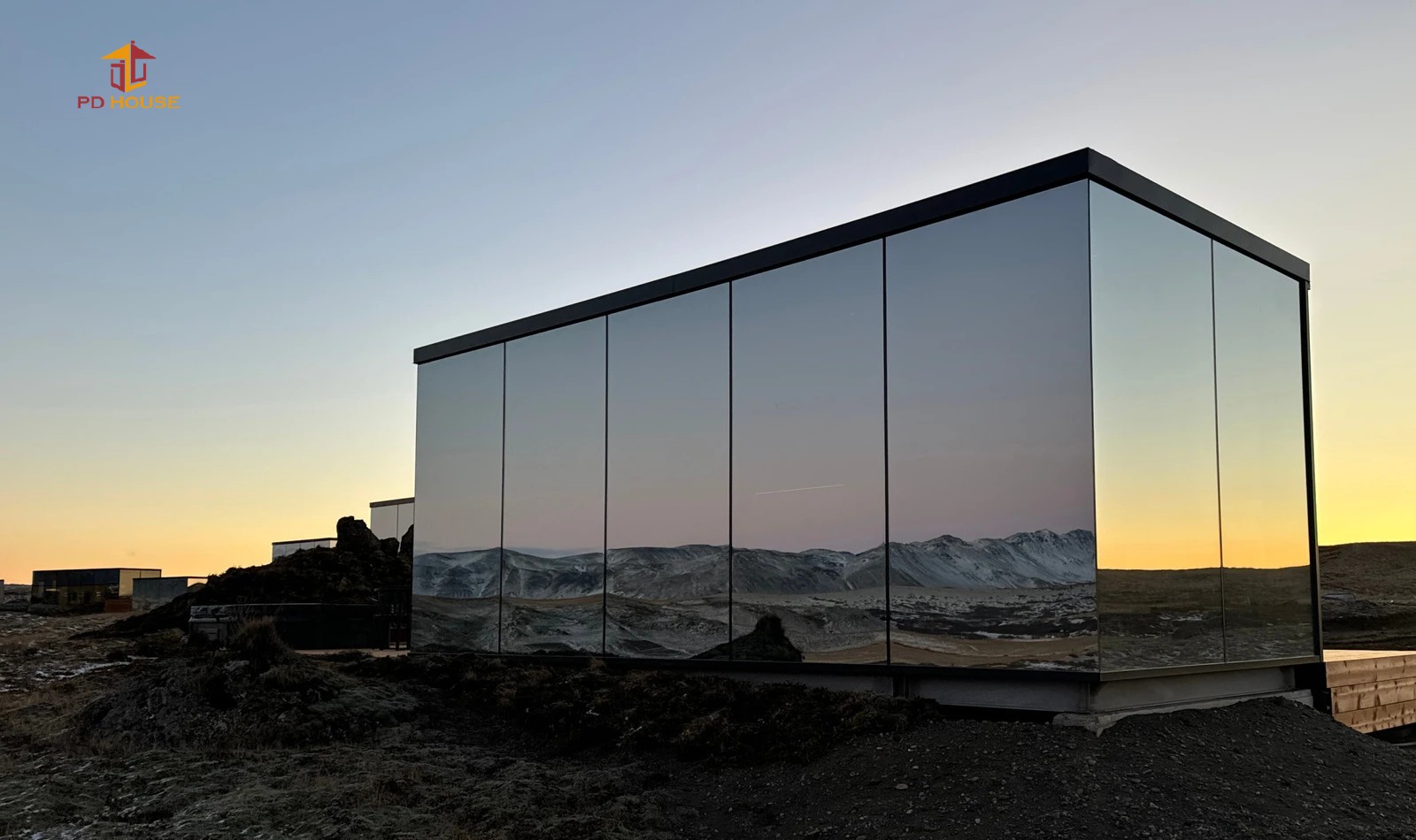 Steel Structure Modern Villa Forest Sky Mirror Mini Cabin Mobile Family Outdoor Apartment Container Minihouse Safari Resort