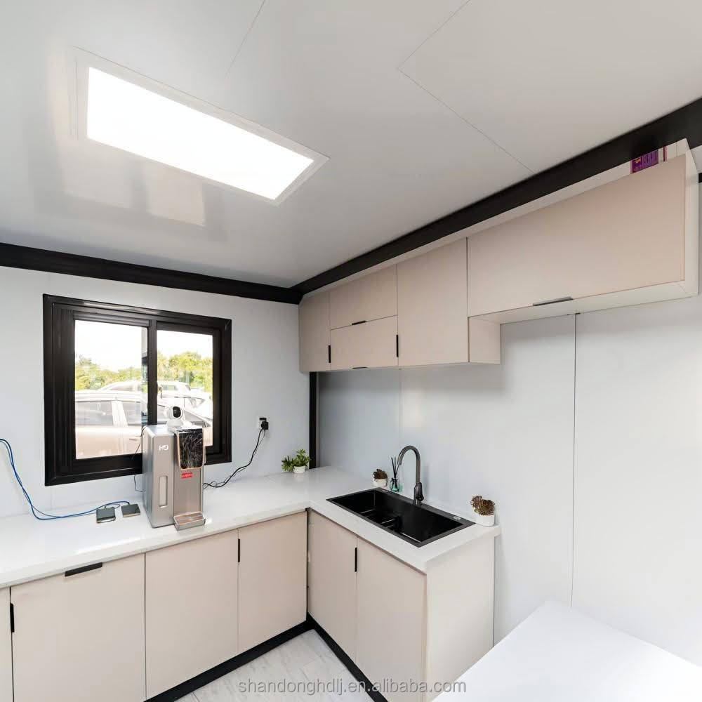 Luxury Living Prefab Insulated Steel Container House 20ft/40ft Expandable Extendable Prefabricated Apartment &amp; Hotel Use