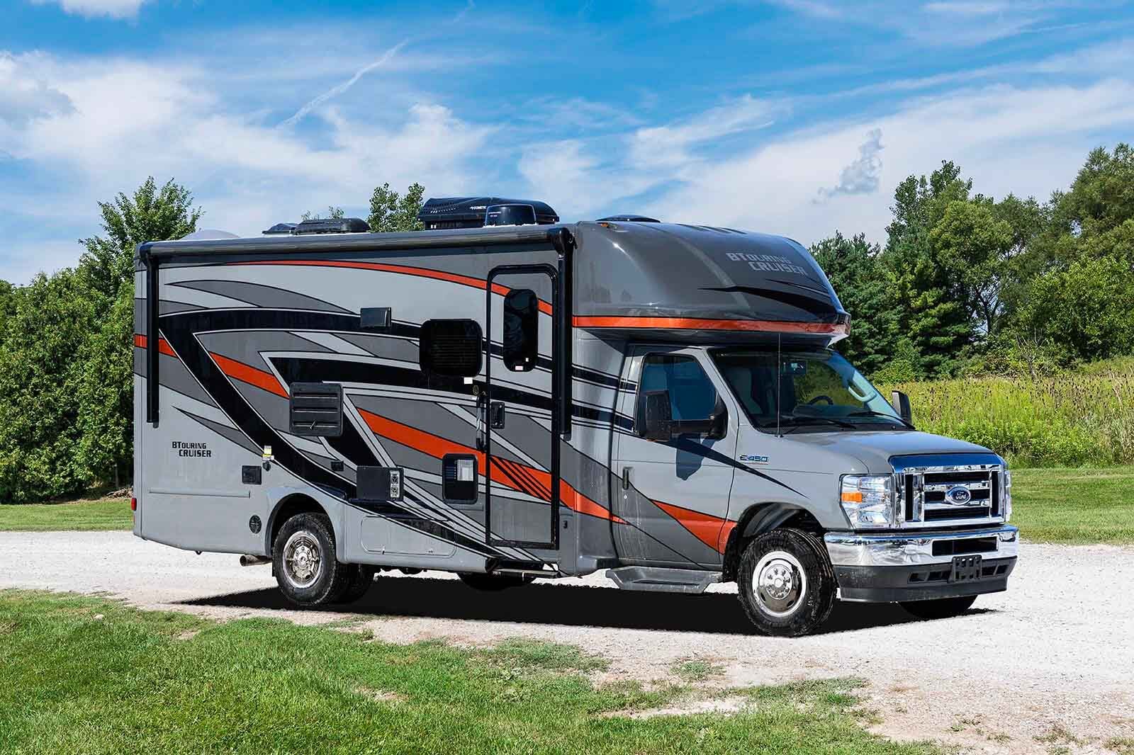High Quality Luxury RV Motorhome Fully Equipped Camper Van Mobile Home with Kitchen Bathroom Solar System Off Grid Travel RV Pro