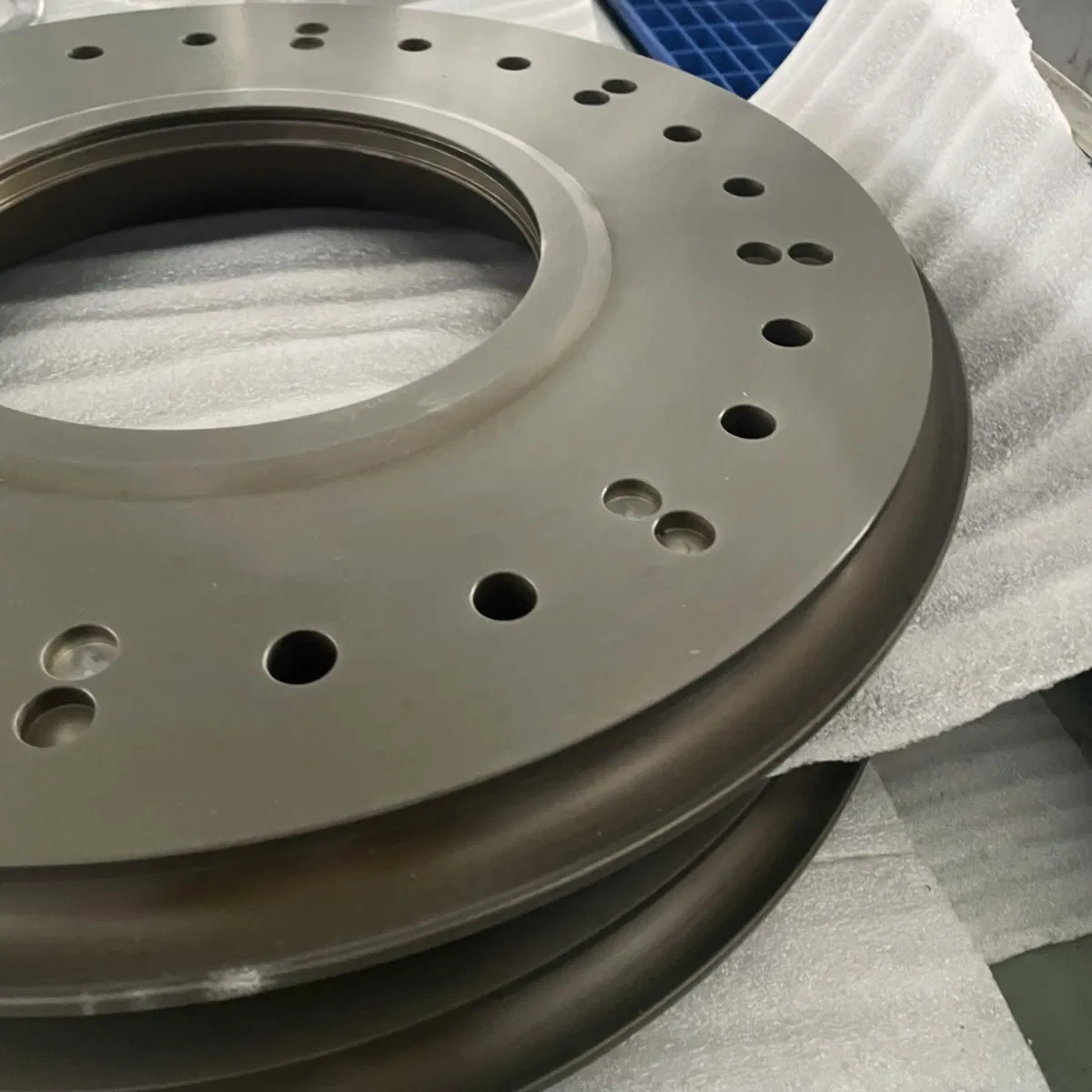 Componentes mecánicos de tipo disco de alta precisión mecanizados por CNC, fabricados en acero aleado de alta resistencia