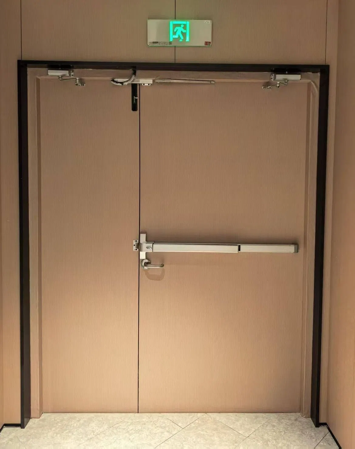 China Manufacturer Interior Emergency Exit Fire Rating Fireproof Fire Prevention Timber Composite Interior Swing Wooden Exterior Door