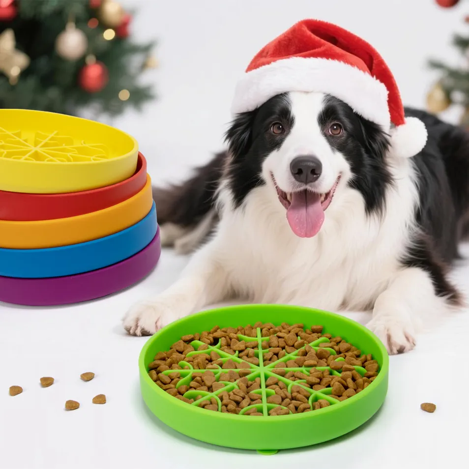 New Christmas Collection Cute Dog Silicone Slow Feeder Eco-Friendly Tulip Flower Round Pet Lick Mat with Anti-Slip Bottom