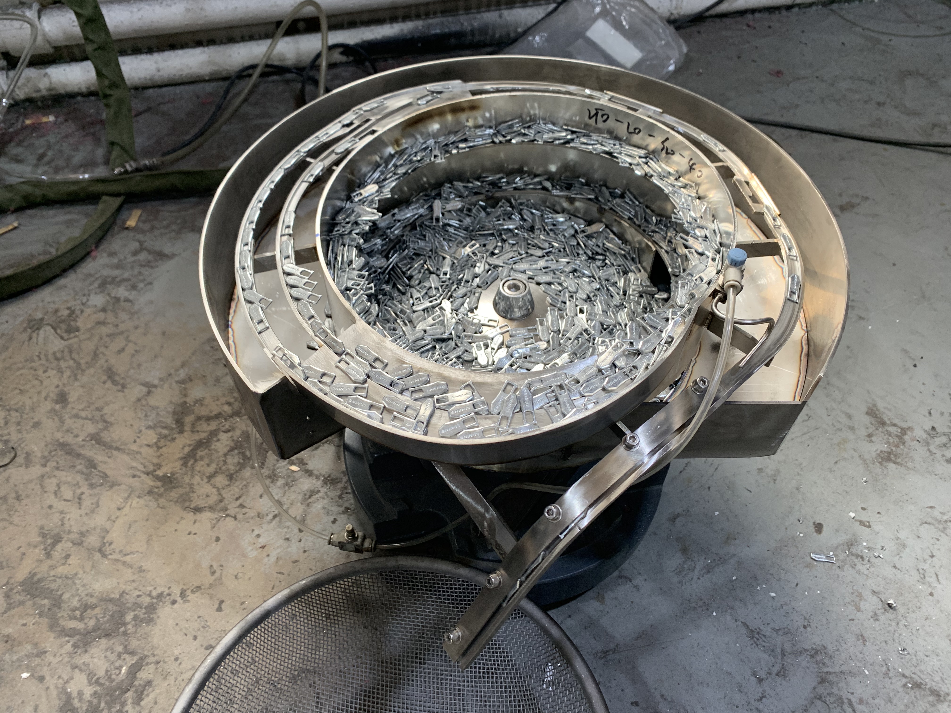 High Precision Automatic Zipper Feeding System Vibratory Bowl Feeder for Automation Assembly Line