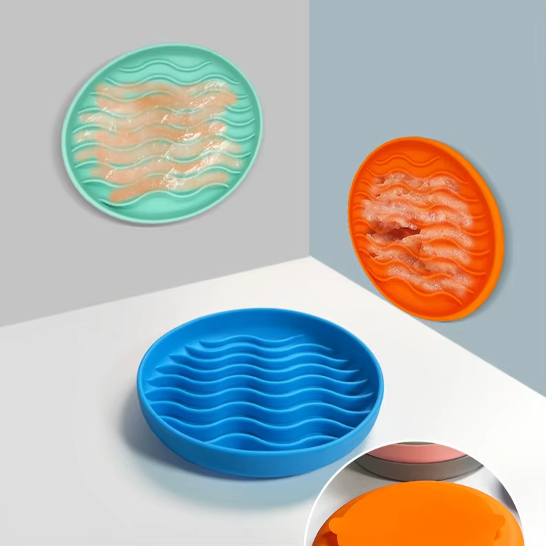 Portable Slow Feeder Dog Bowls with Licking Mat Anti-Slip Spill-Proof Pet Feeding Mat Suction Cups for Dogs for Slow Eating