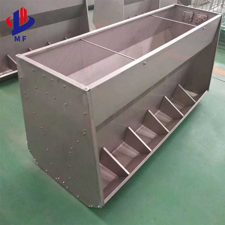 Double face piglet feeder