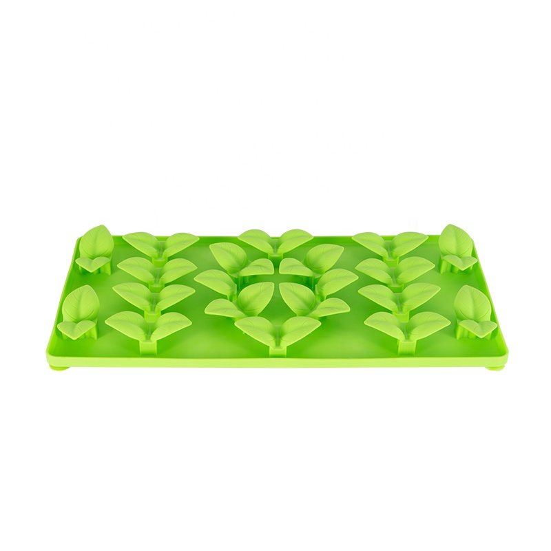 Innovative TPU Silicone Pet Feeder Slow Food Lick Mat with Suction Cup for Dogs for Nosework Snuffle Training