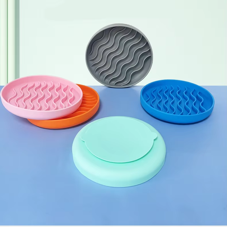 Portable Slow Feeder Dog Bowls with Licking Mat Anti-Slip Spill-Proof Pet Feeding Mat Suction Cups for Dogs for Slow Eating