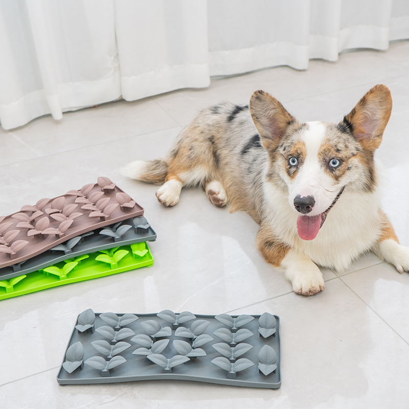 Silicone Dog Licking Mat Pet Slow Feeding Pad for Cats Sniffing Mat Pad Dog Silicone Mat Pet Treat Silicone Feeder