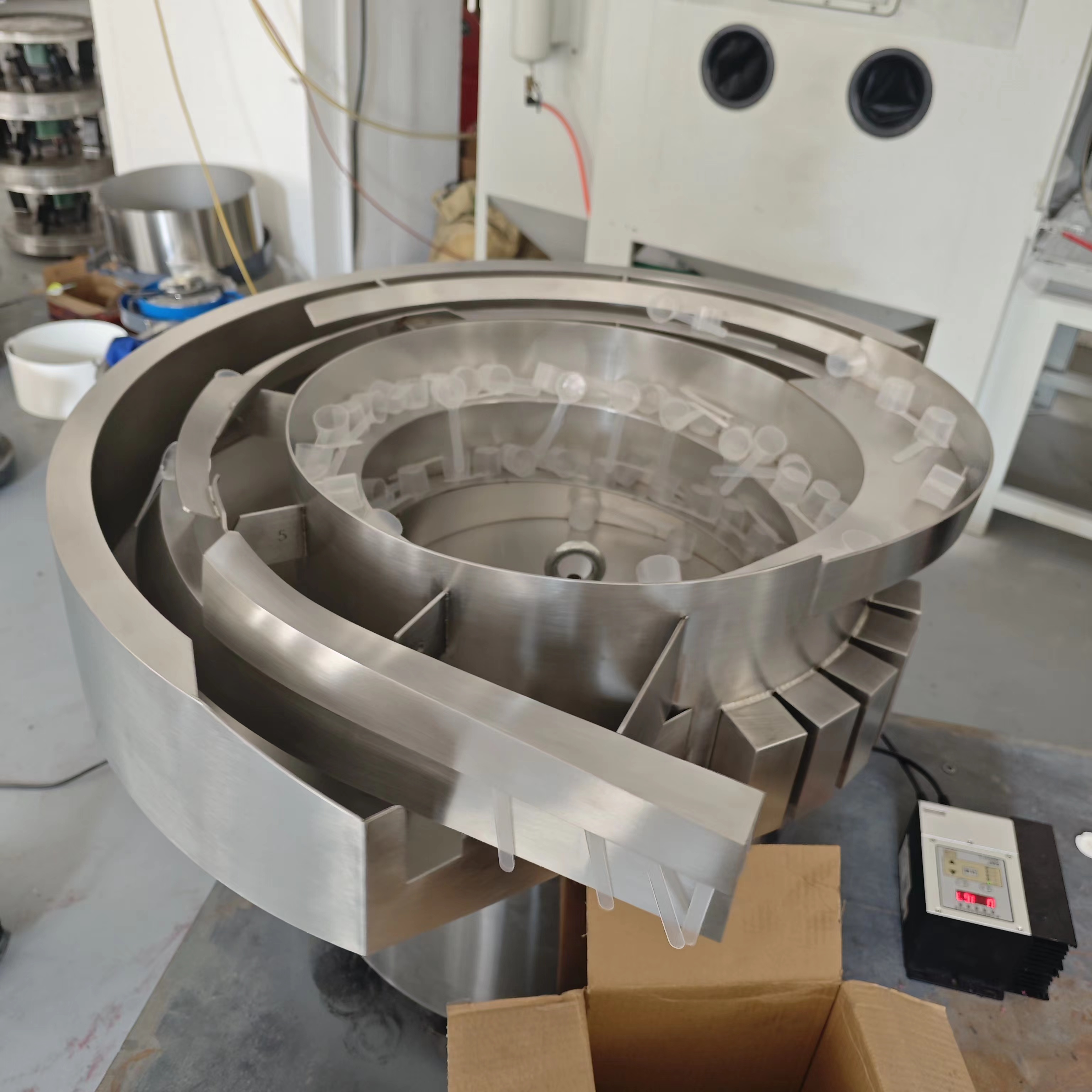 Spoon Feeding Bowl Vibratory Bowl Feeder Spoon Packaging Machine Electromagnetic Vibrating Feeder