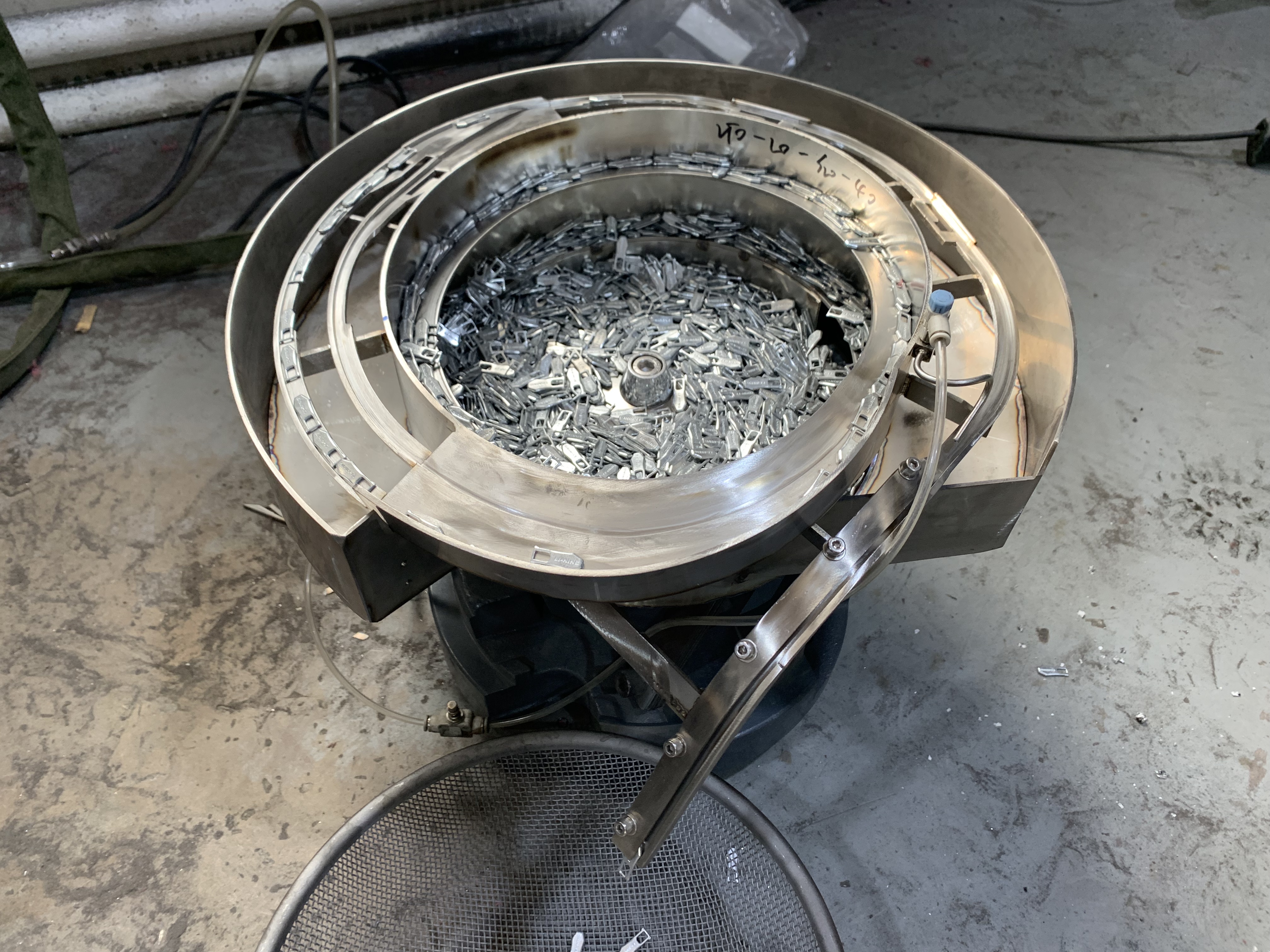 High Precision Automatic Zipper Feeding System Vibratory Bowl Feeder For Automation Assembly Line